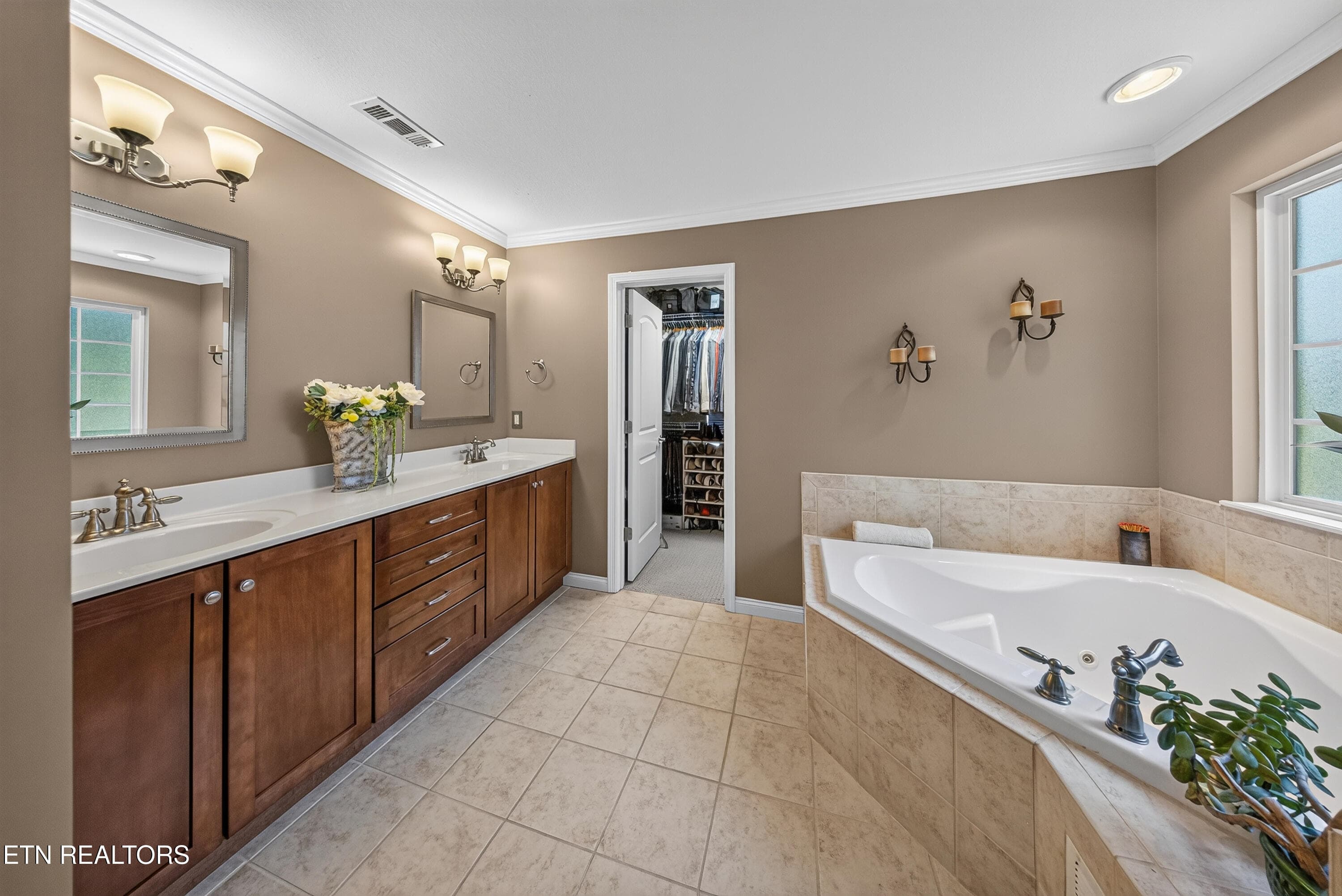 Primary Bathroom - 8821 Nubbin Ridge Rd, Knoxville, TN 37923