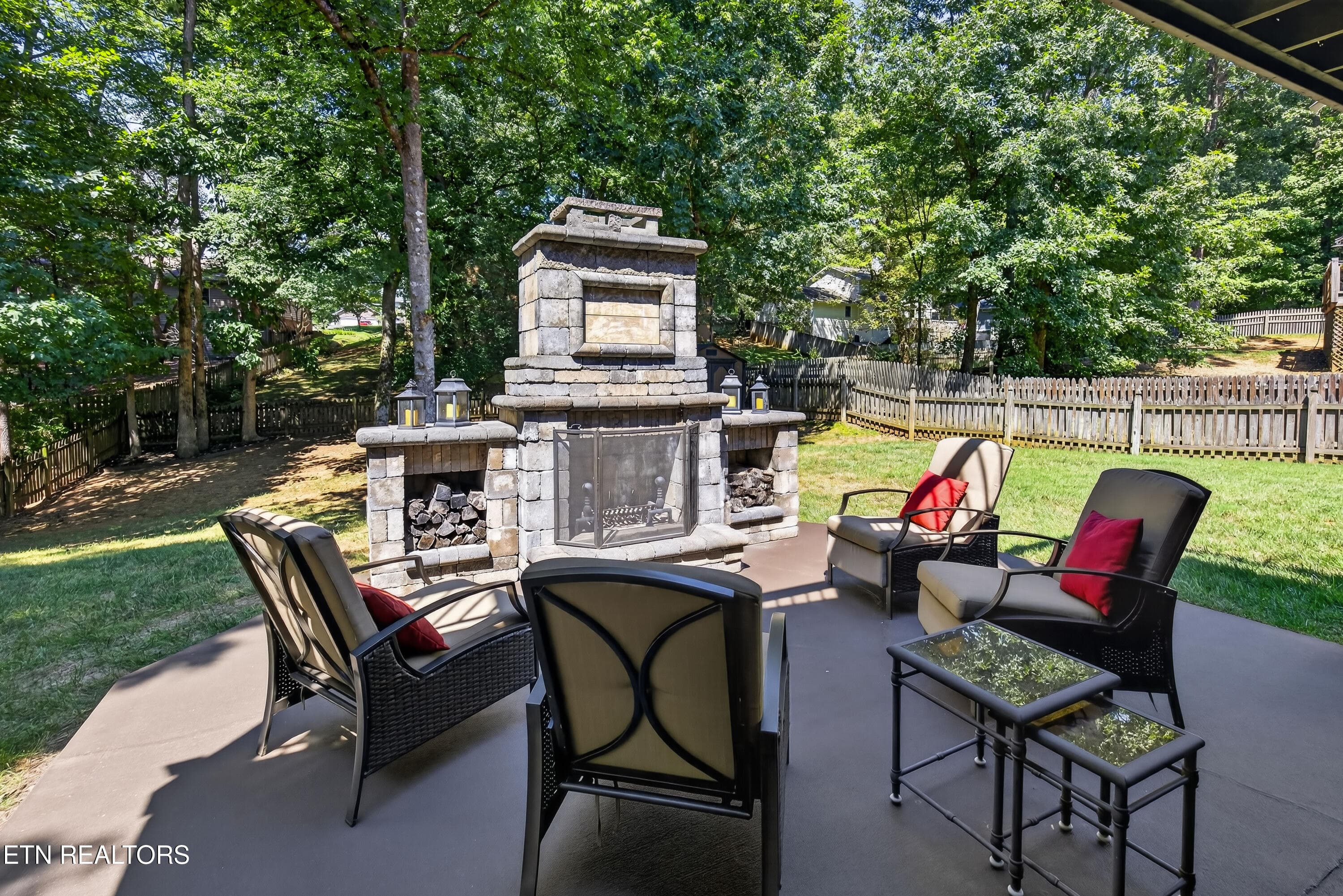 Stone Fireplace - 8821 Nubbin Ridge Rd, Knoxville, TN 37923