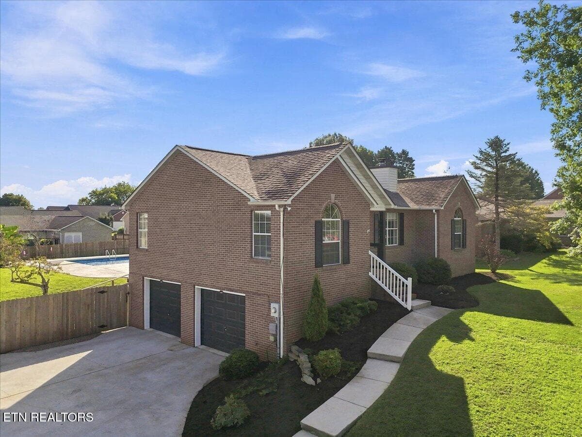 Basement Ranch - 306 Woodsboro Lane, Maryville, TN 37804