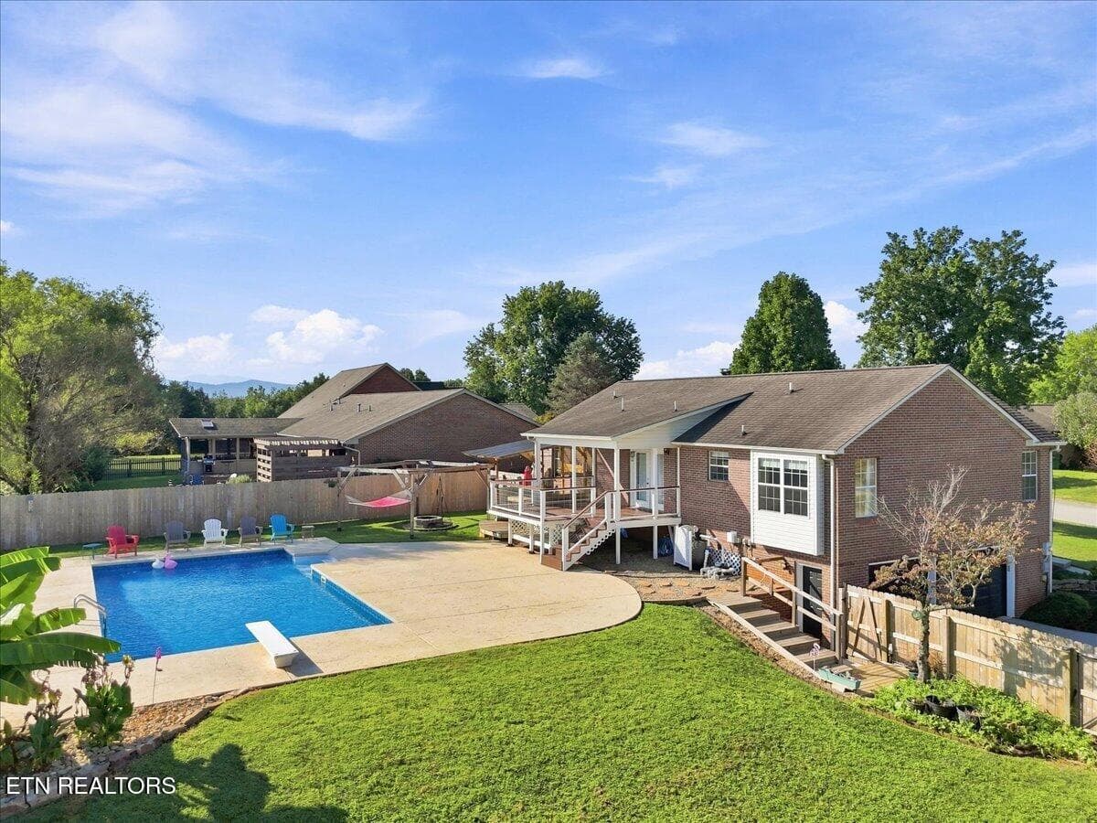 Pool and Privacy - 306 Woodsboro Lane, Maryville, TN 37804