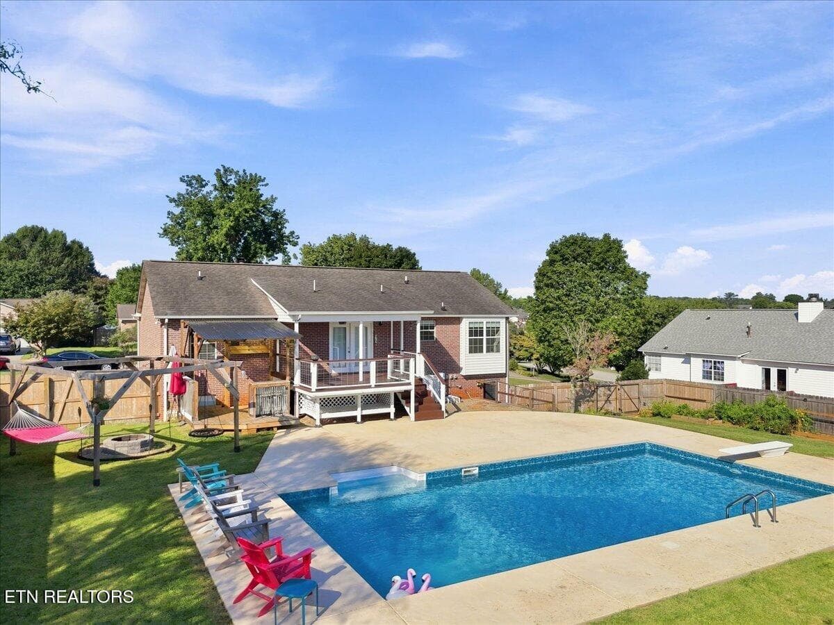 Fenced In - 306 Woodsboro Lane, Maryville, TN 37804