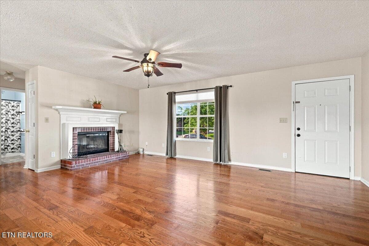Wood Burning FP - 306 Woodsboro Lane, Maryville, TN 37804