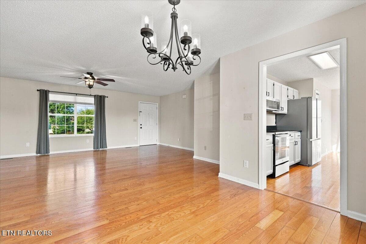 Dining to Kitchen - 306 Woodsboro Lane, Maryville, TN 37804