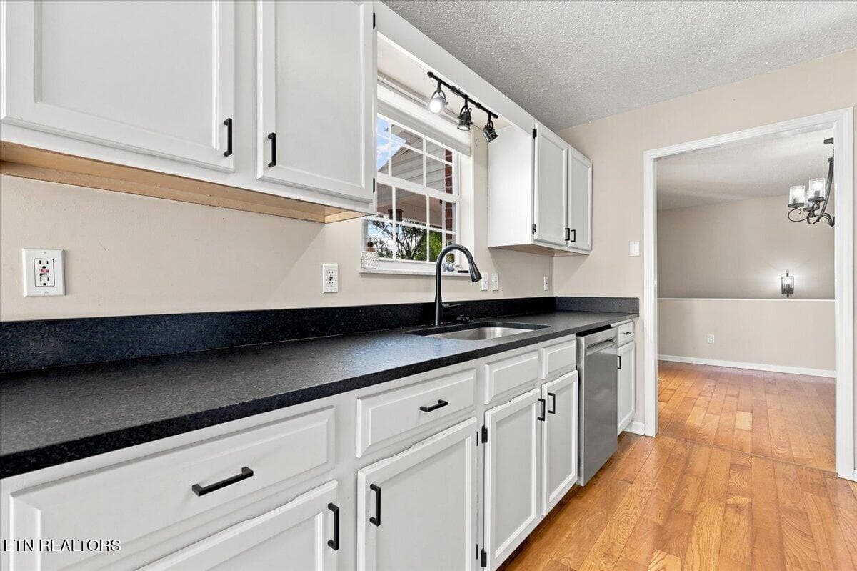 Lots of Cabinet Space - 306 Woodsboro Lane, Maryville, TN 37804