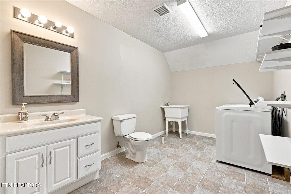 Half Bath/Laundry - 306 Woodsboro Lane, Maryville, TN 37804