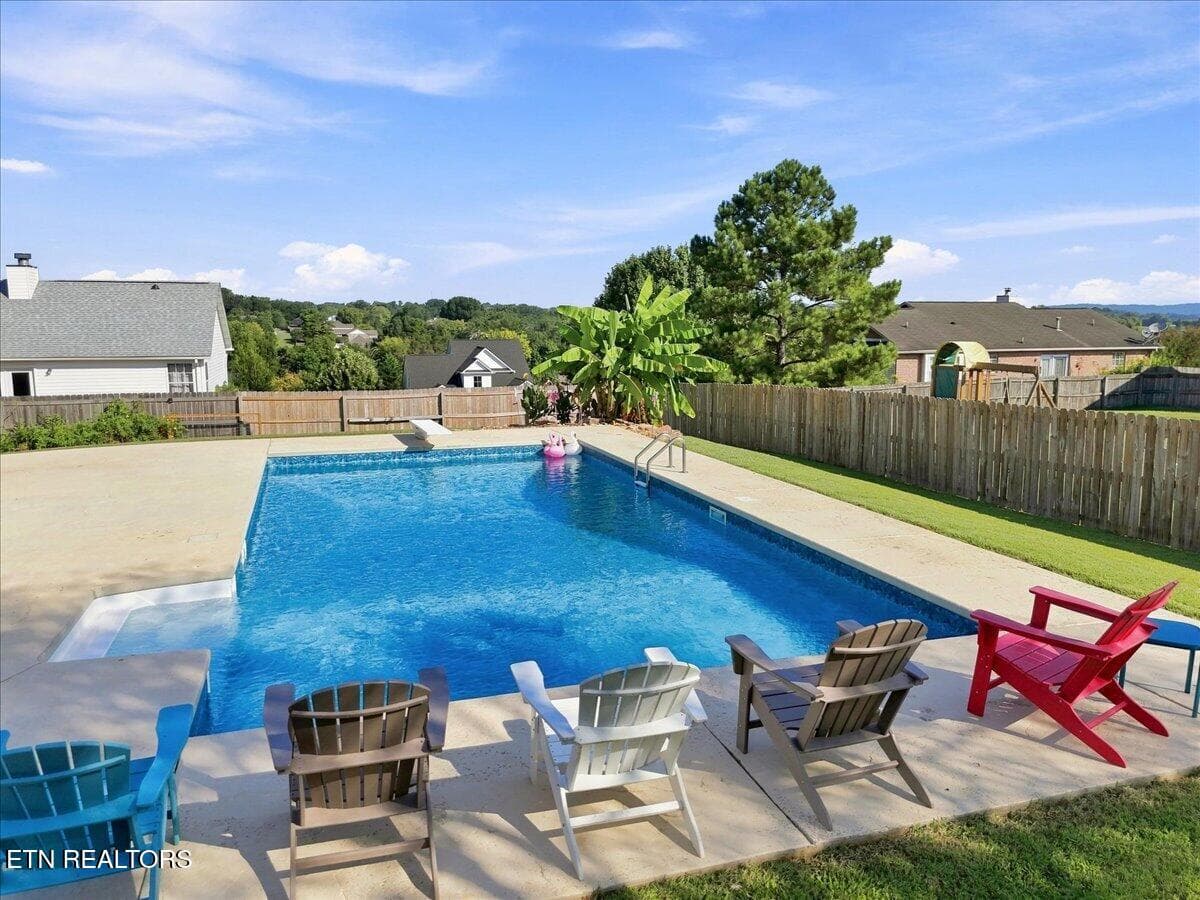Cool Off - 306 Woodsboro Lane, Maryville, TN 37804