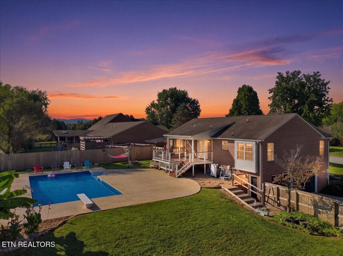 Welcome Home! - 306 Woodsboro Lane, Maryville, TN 37804