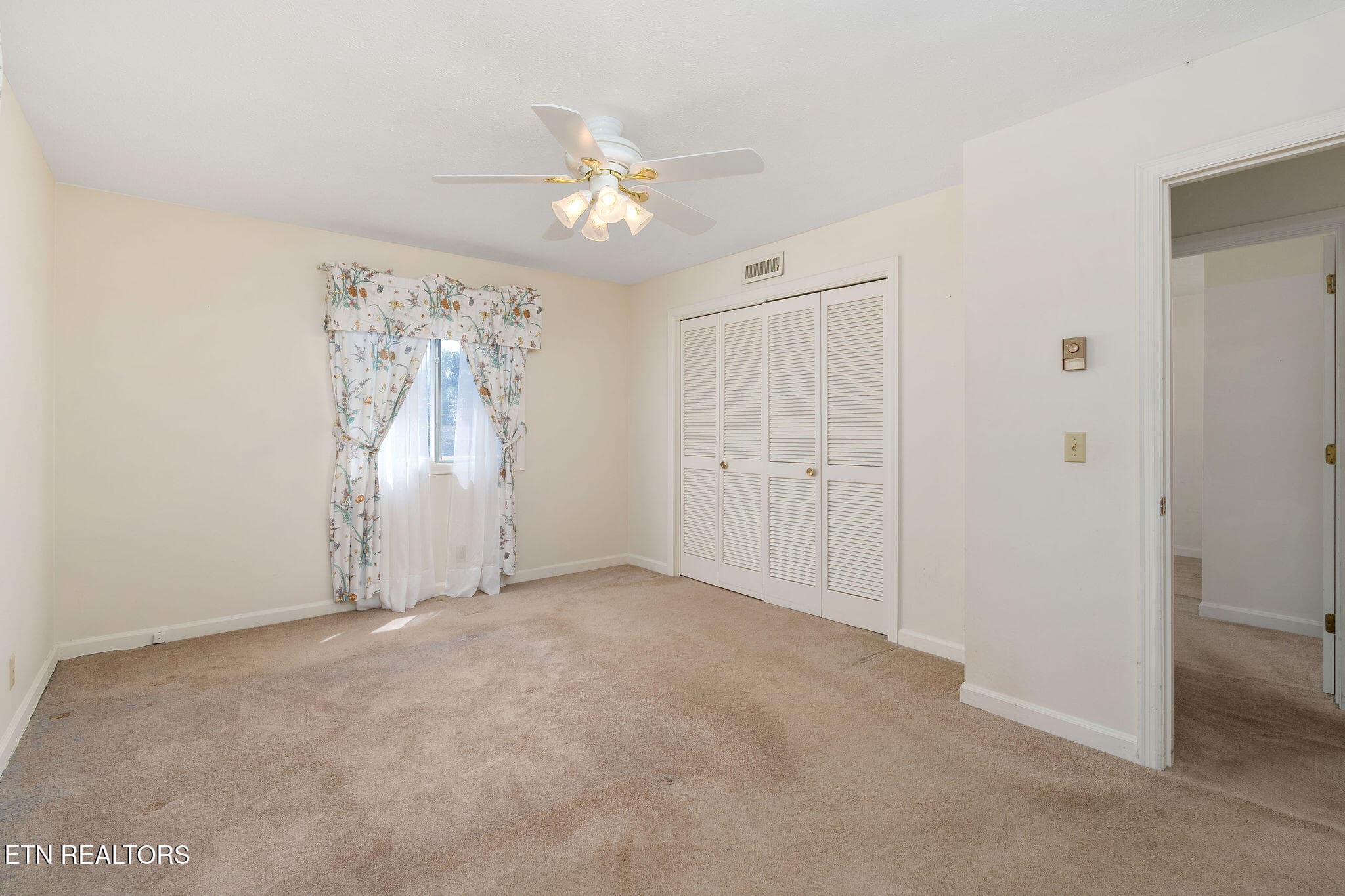 2 closets in MBR - 220 Brookfield Drive, Kingsport, TN 37663, Kingsport