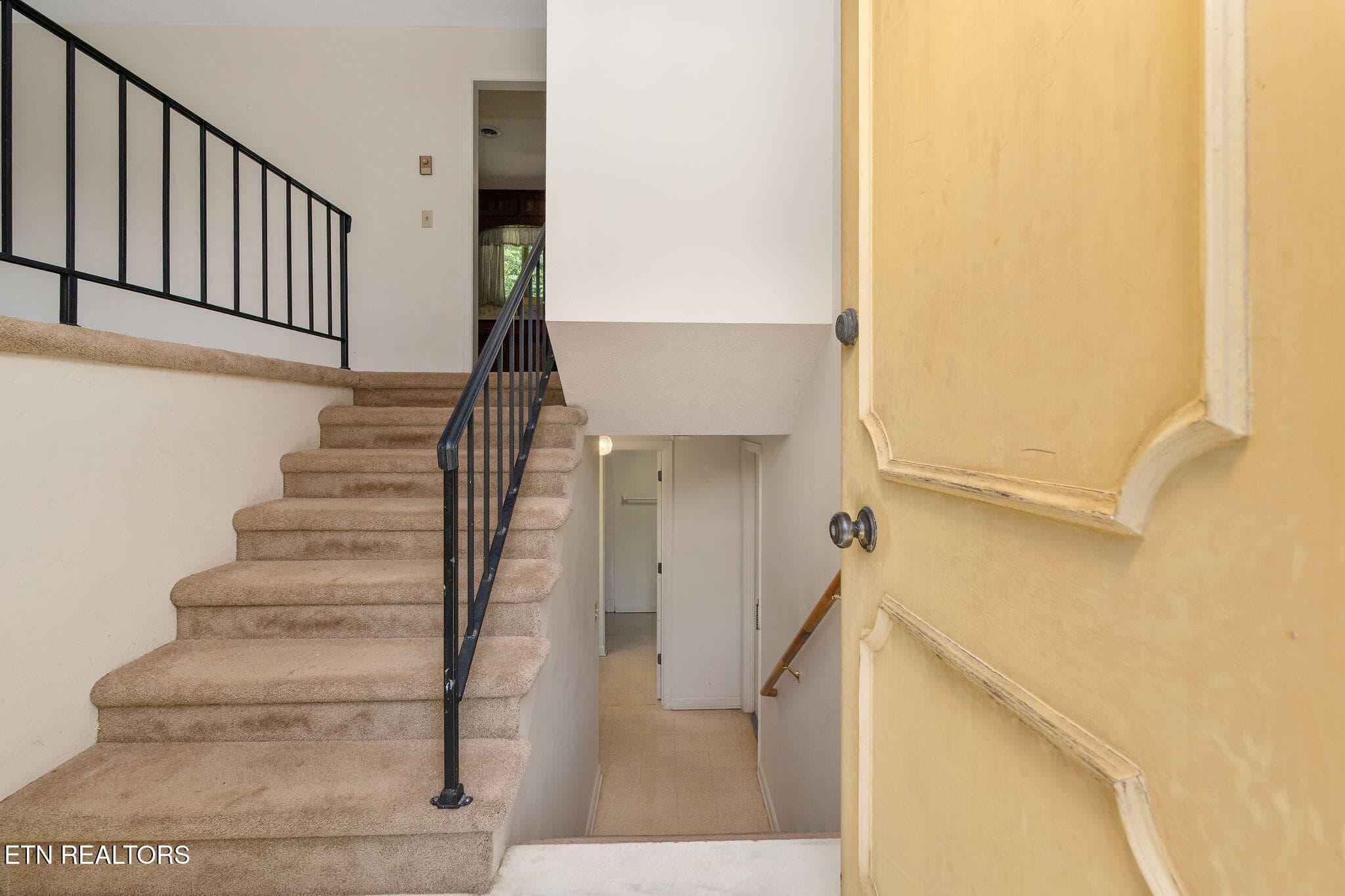 Front Entry - 220 Brookfield Drive, Kingsport, TN 37663, Kingsport