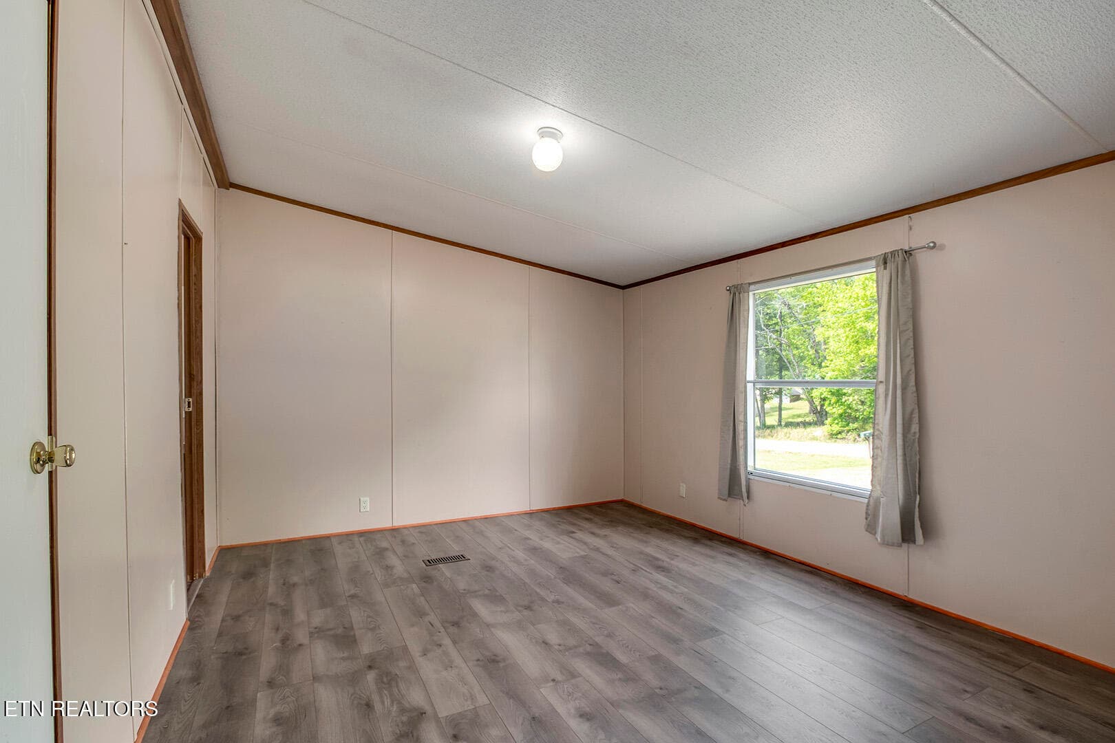 17_EucheeRoad_1725_MasterBedroom01 - 1725 Euchee Rd, Ten Mile, TN 37880