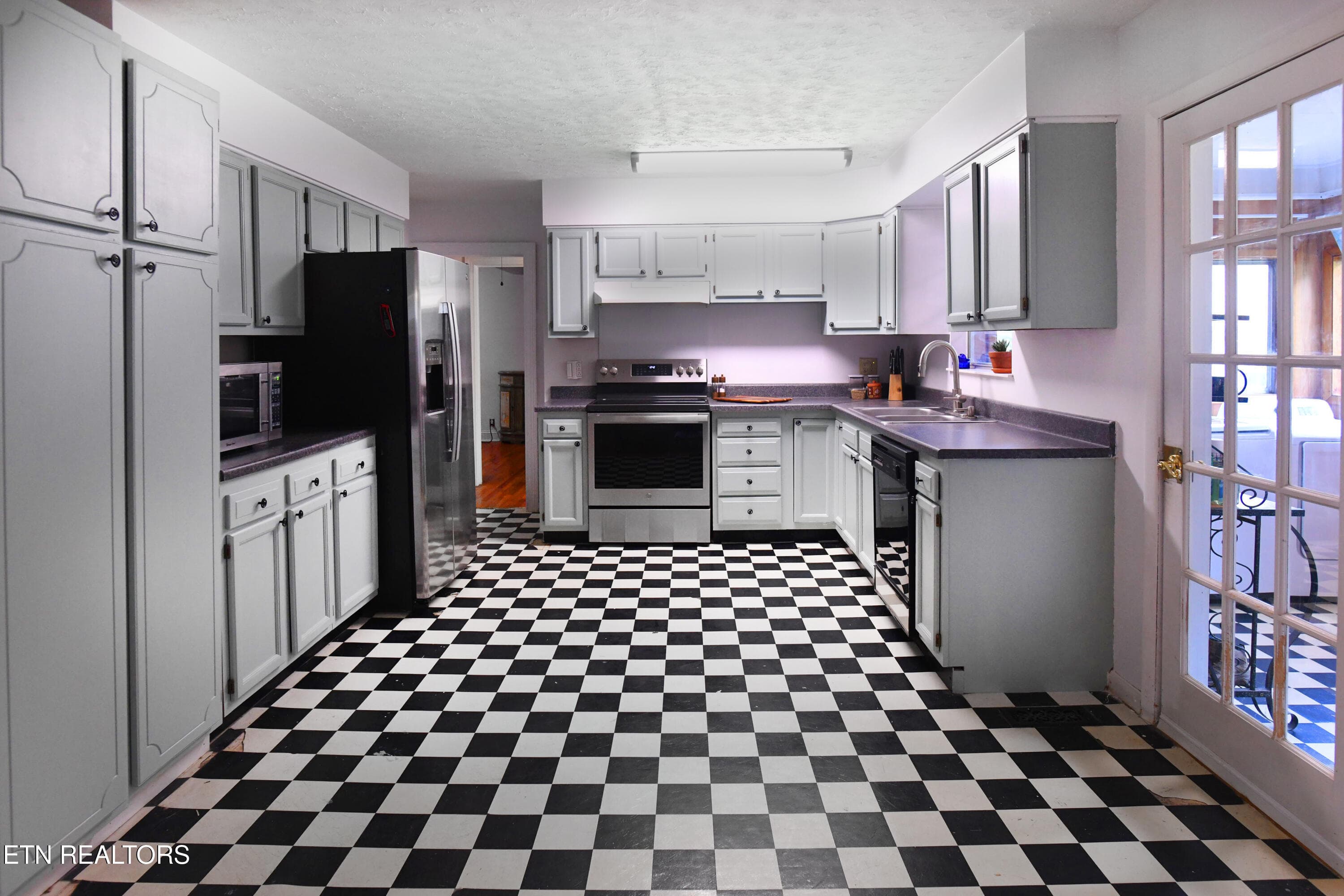Kitchen w/ Eating Area - 600 Glenoaks Drive, Knoxville, TN 37912, Knoxville