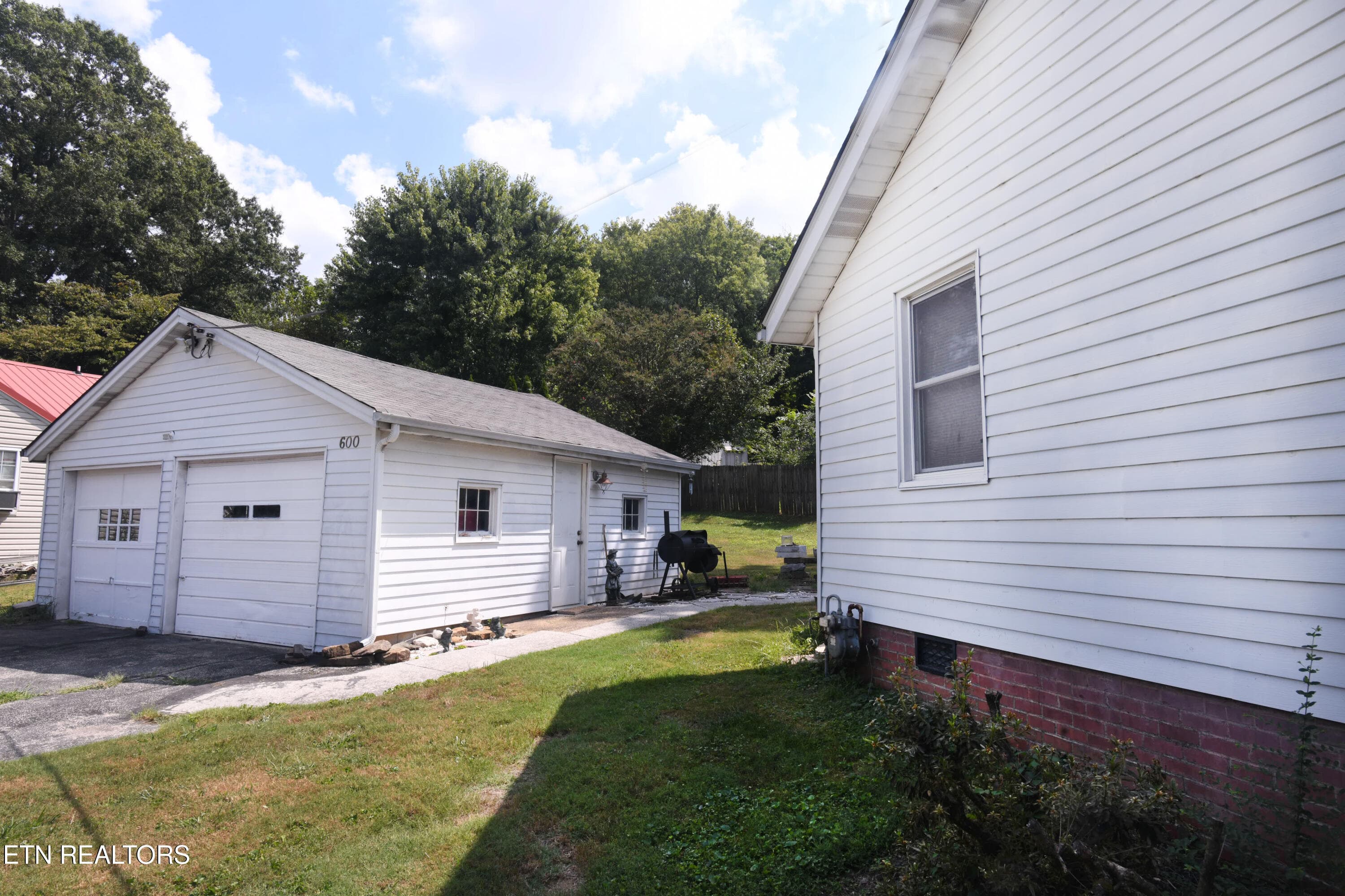 Detached Garage w/Workshop Area - 600 Glenoaks Drive, Knoxville, TN 37912, Knoxville