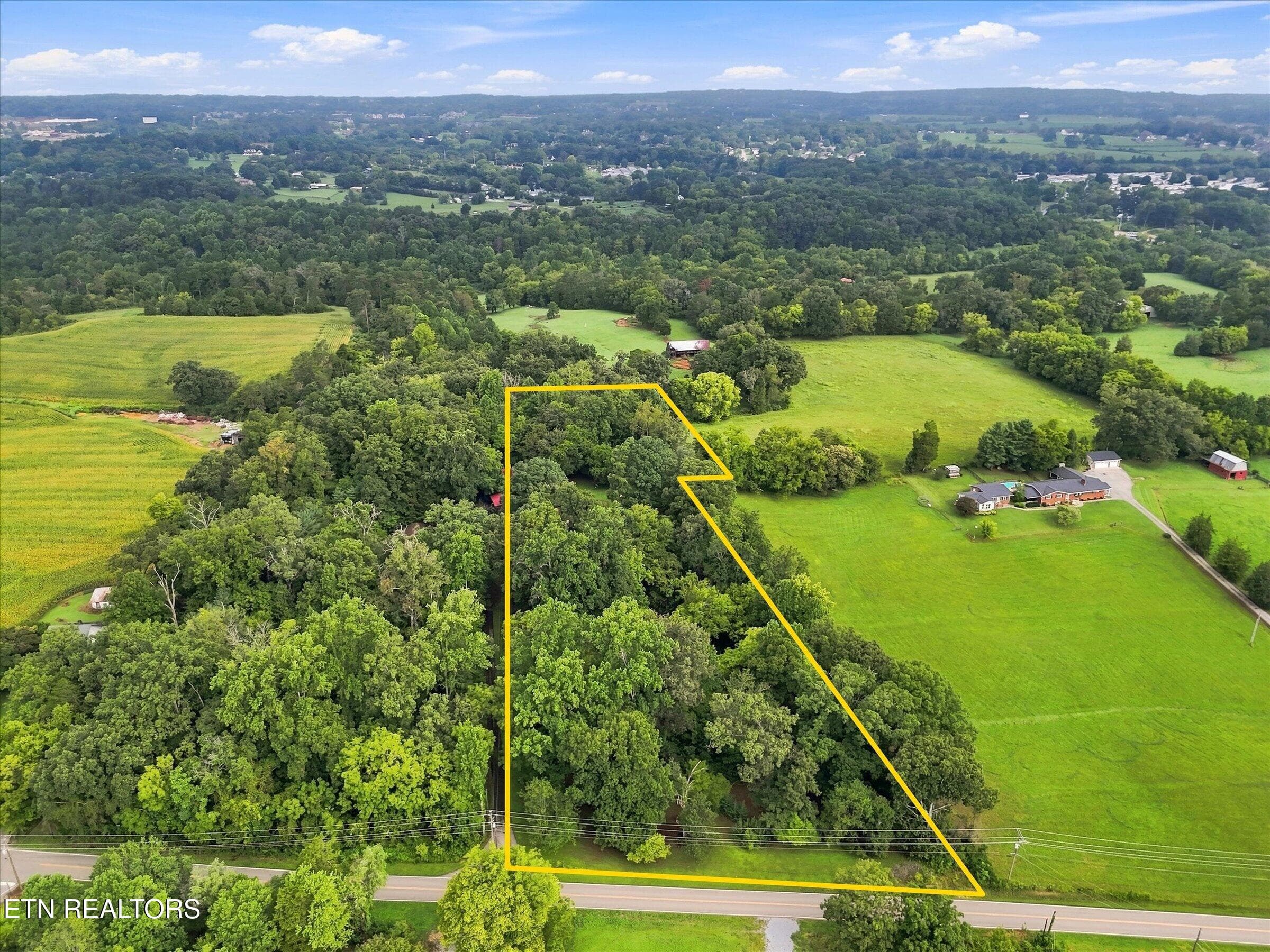 42-4319304b-ae69-46b2-8b1b-86867ed2c192 - 3215 Tuckaleechee Pike, Maryville, TN 37803