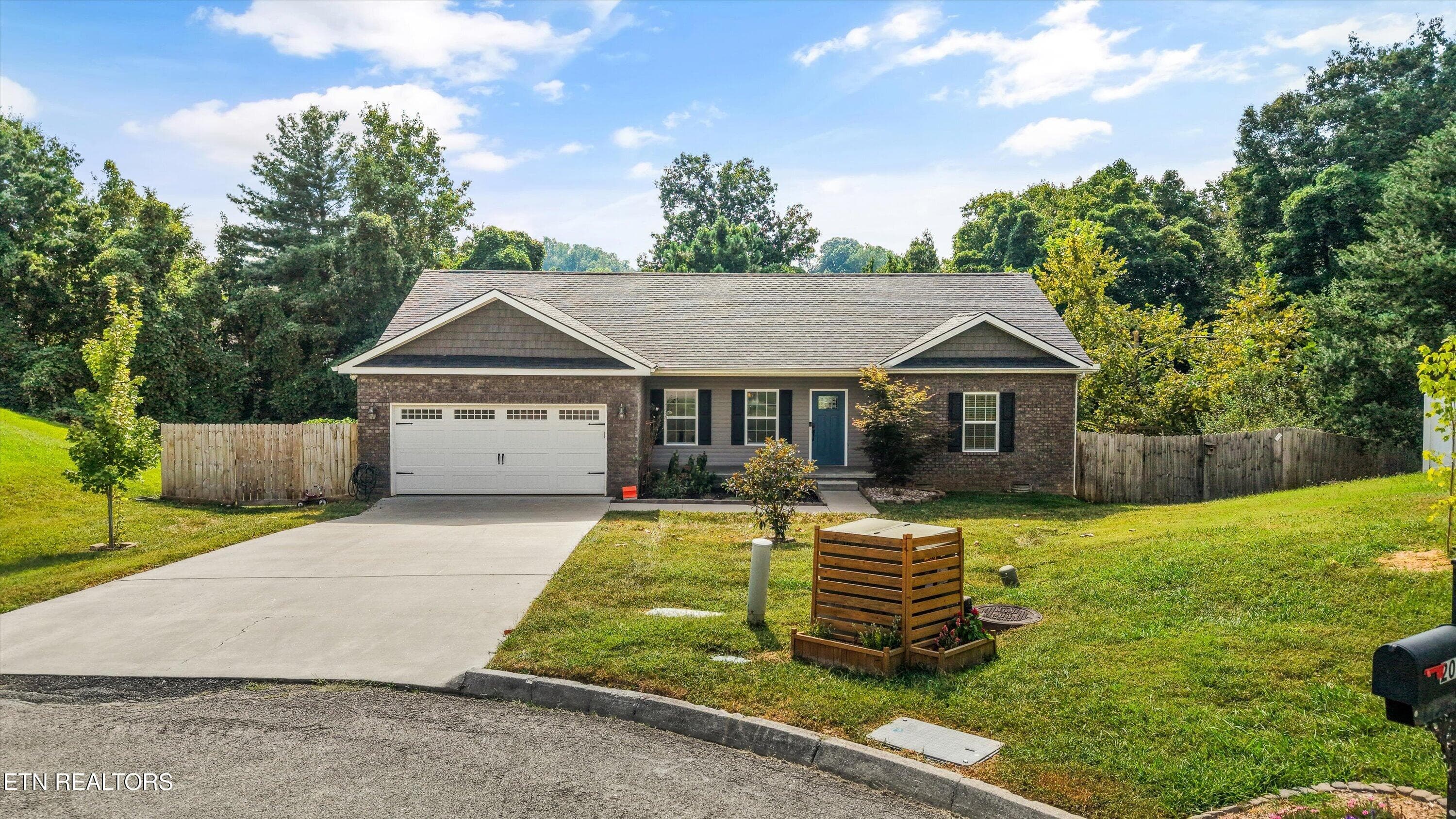 2000 Country Brook Lane, Knoxville, TN 37921