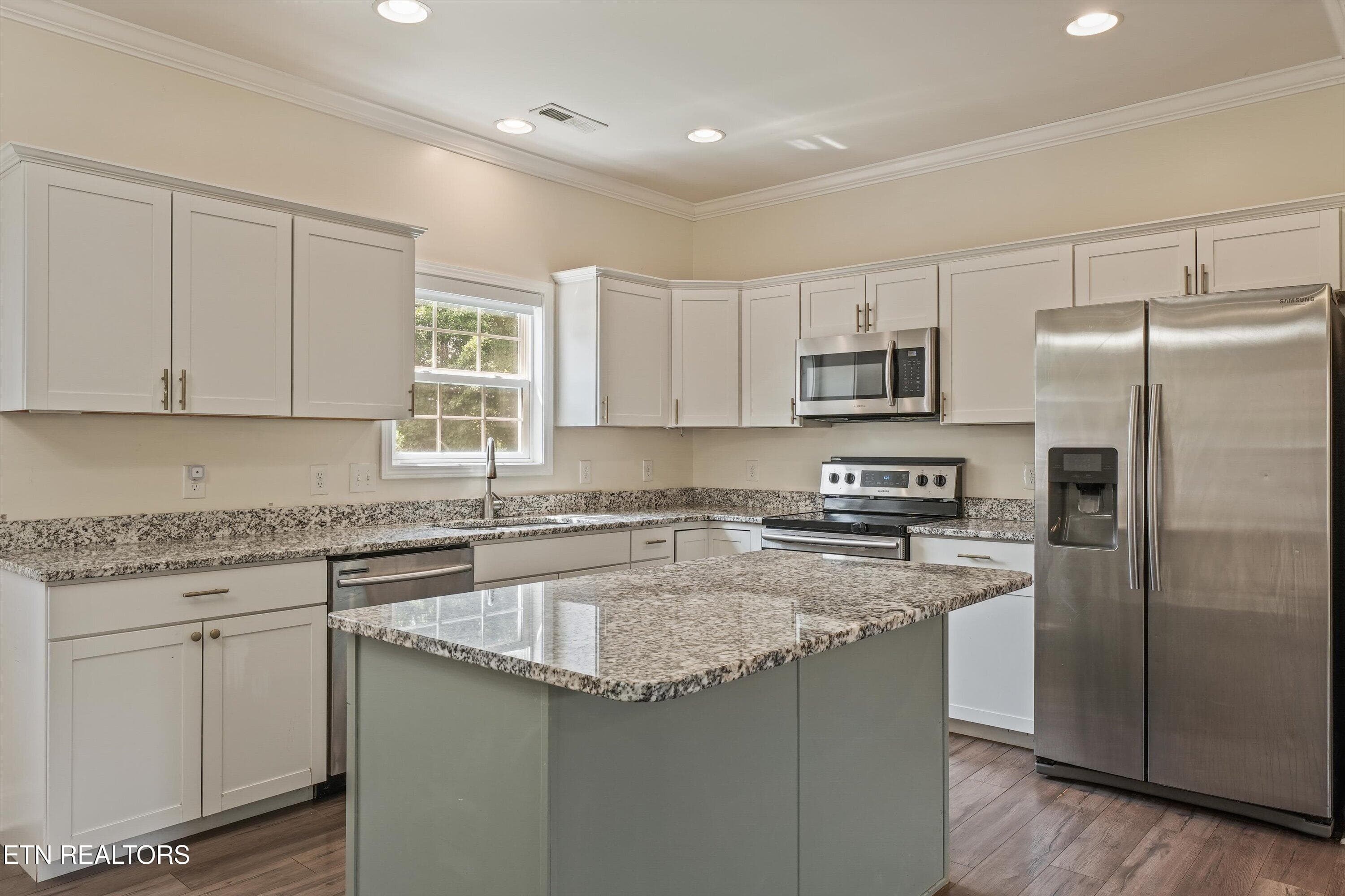 Kitchen - 2000 Country Brook Lane, Knoxville, TN 37921, Knoxville