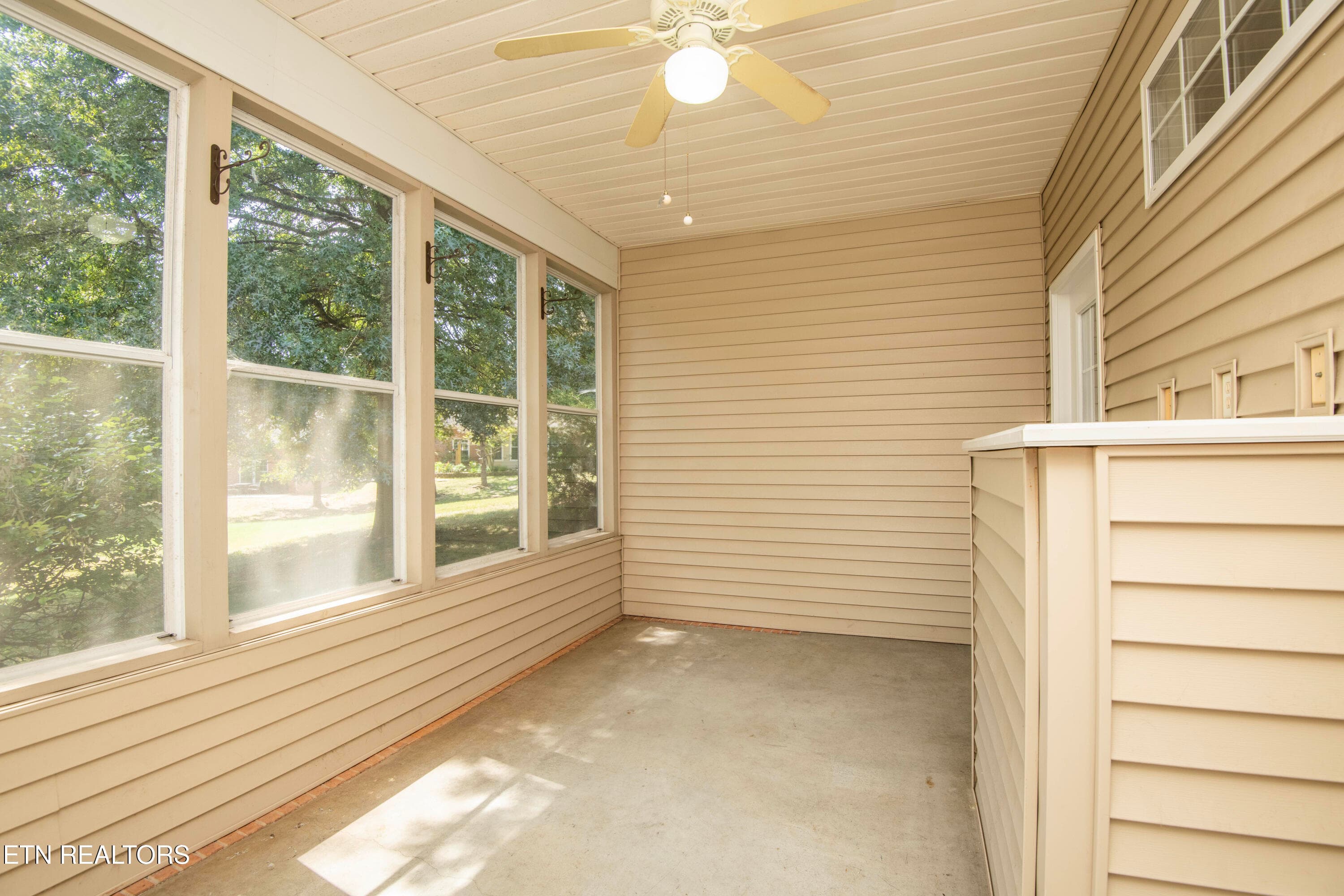 sunroom 3 - 11204 Kilpatrick Way, Knoxville, TN 37932