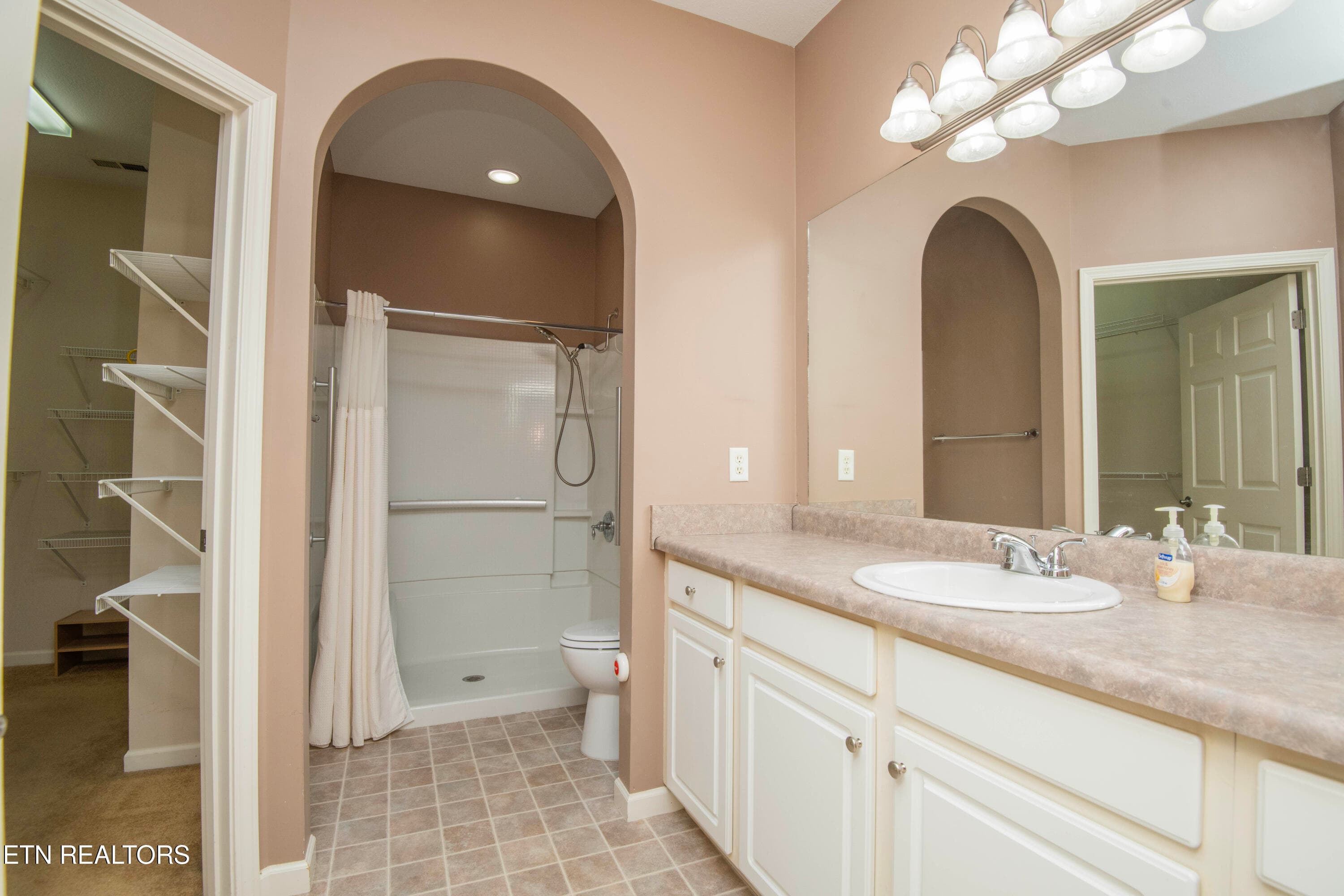 master bath 1 - 11204 Kilpatrick Way, Knoxville, TN 37932