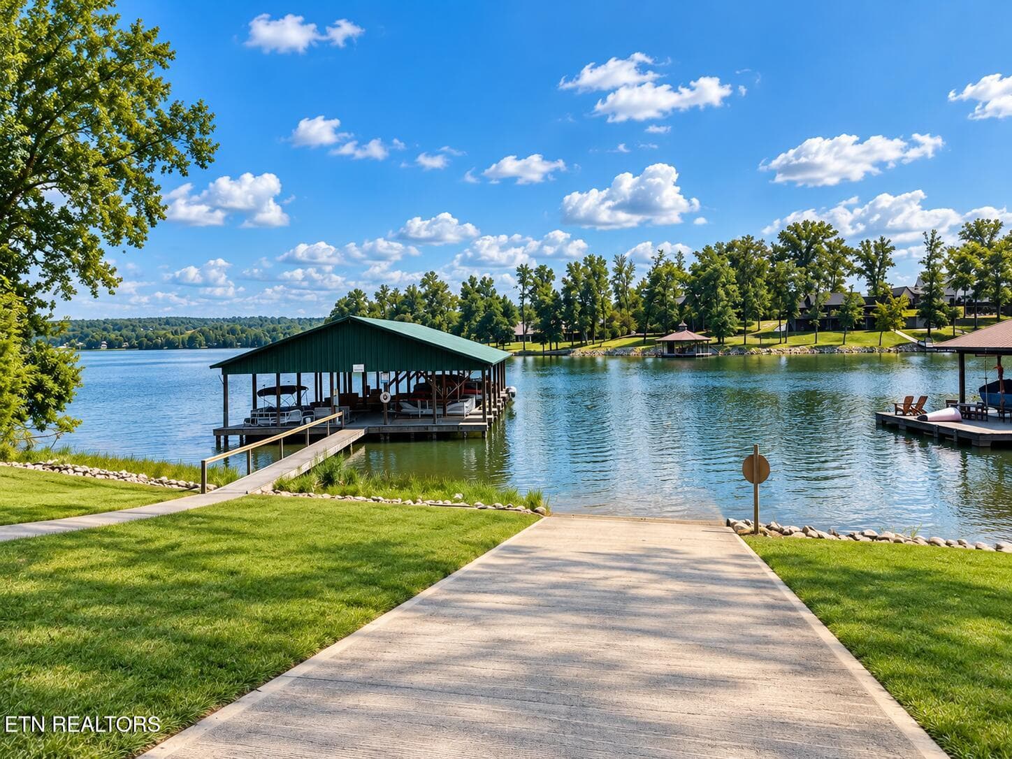 Boat ramp and Community dock - 436 Waterfront Way, Spring City, TN 37381