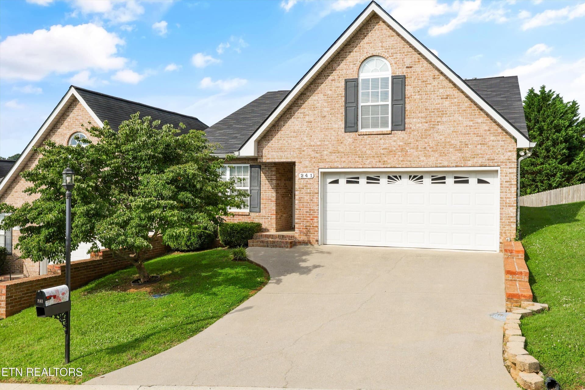 241 El Grande Lane, Lenoir City, TN 37771