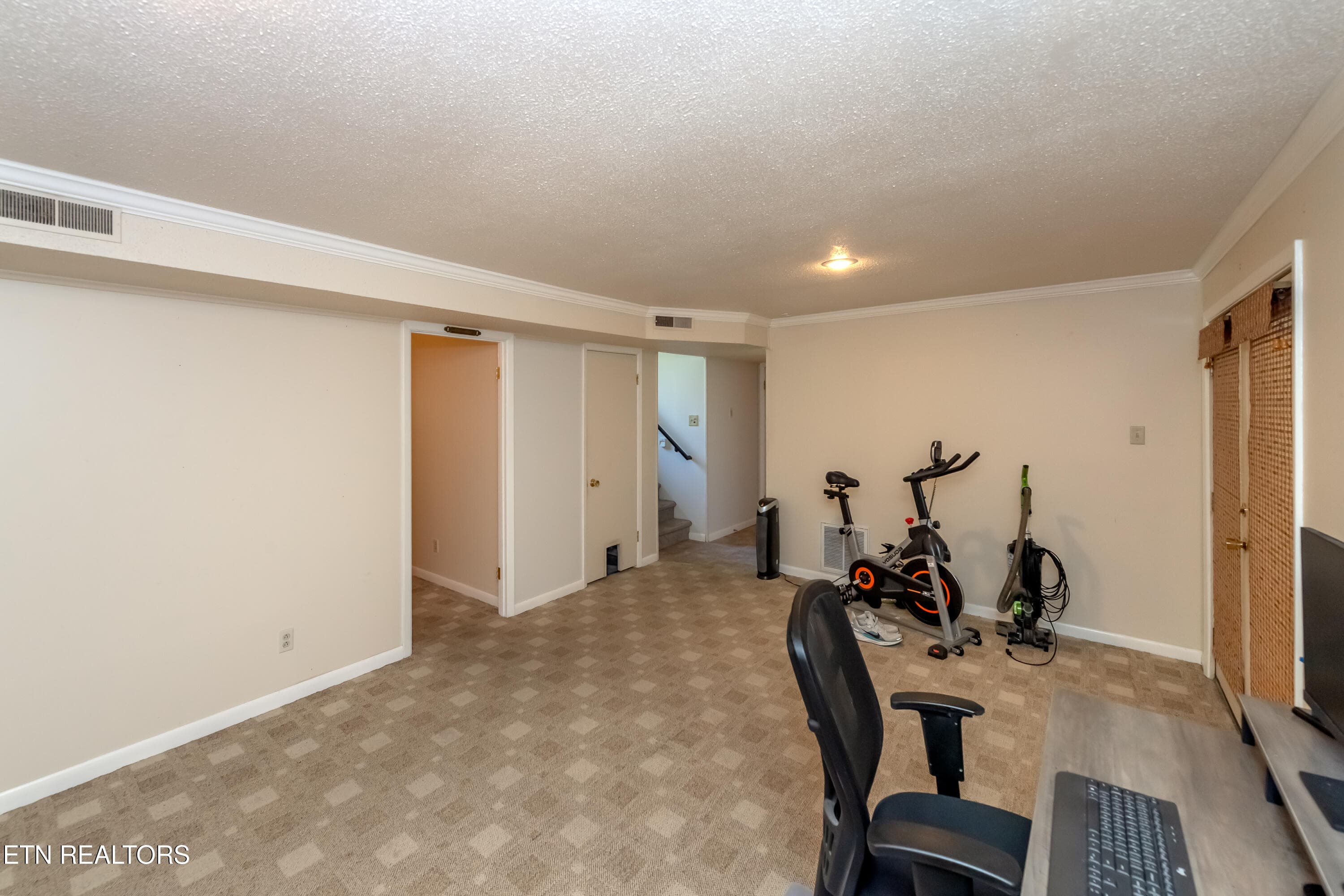 Large den - 11904 W Kingsgate Rd 2, Knoxville, TN 37934
