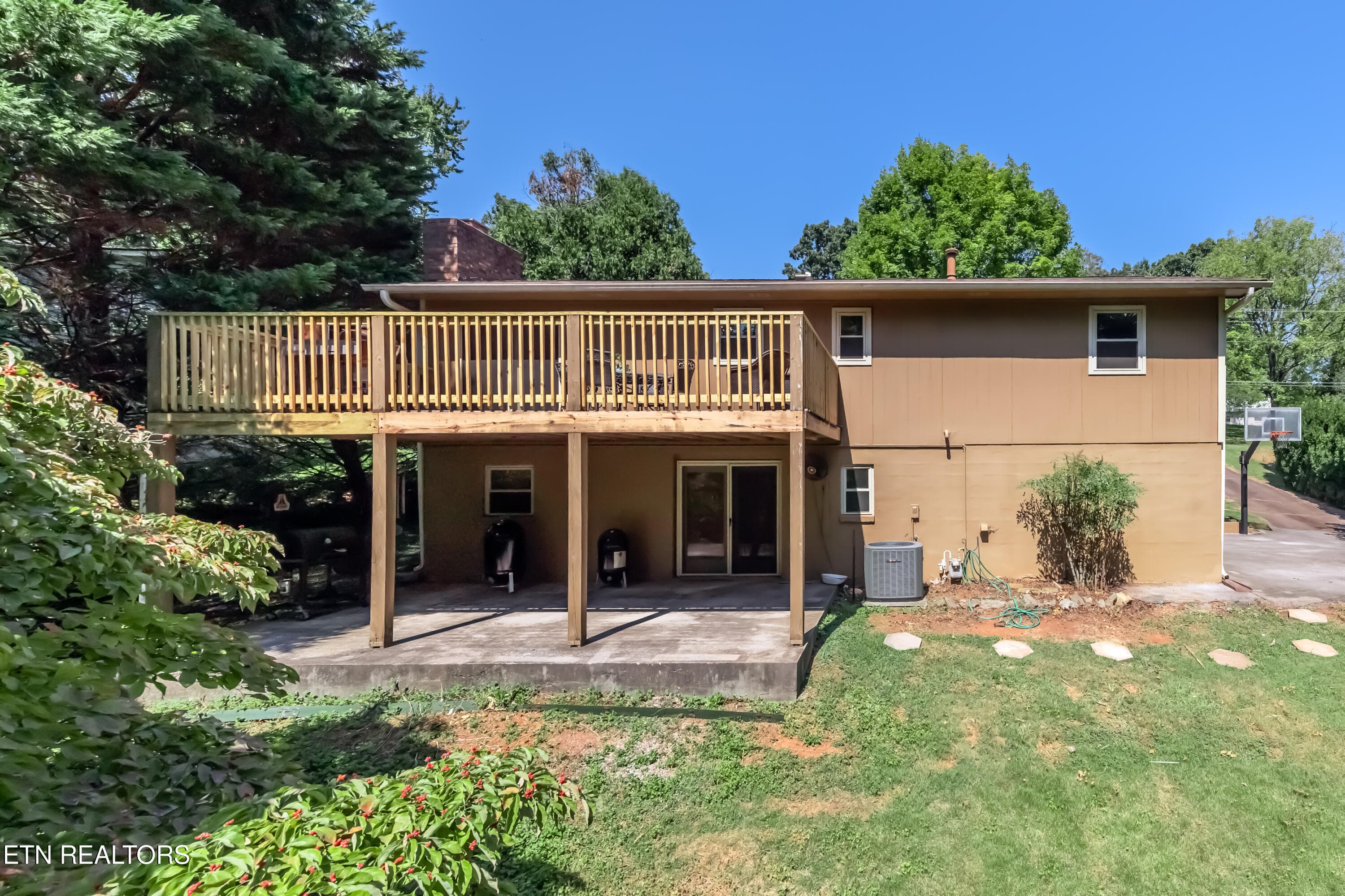 Back exterior - 11904 W Kingsgate Rd 2, Knoxville, TN 37934