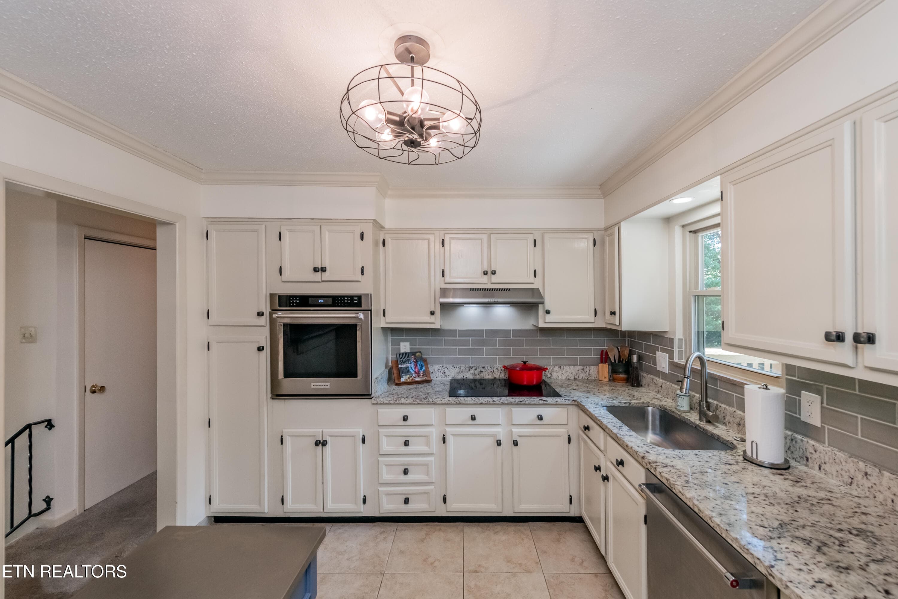 Remodeled kitchen - 11904 W Kingsgate Rd 2, Knoxville, TN 37934