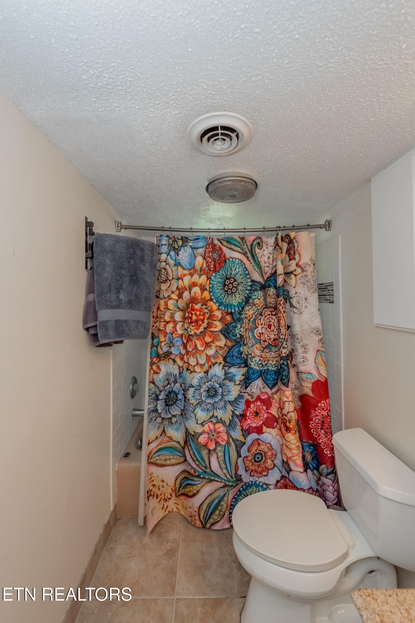 tile flooring - 11904 W Kingsgate Rd 2, Knoxville, TN 37934