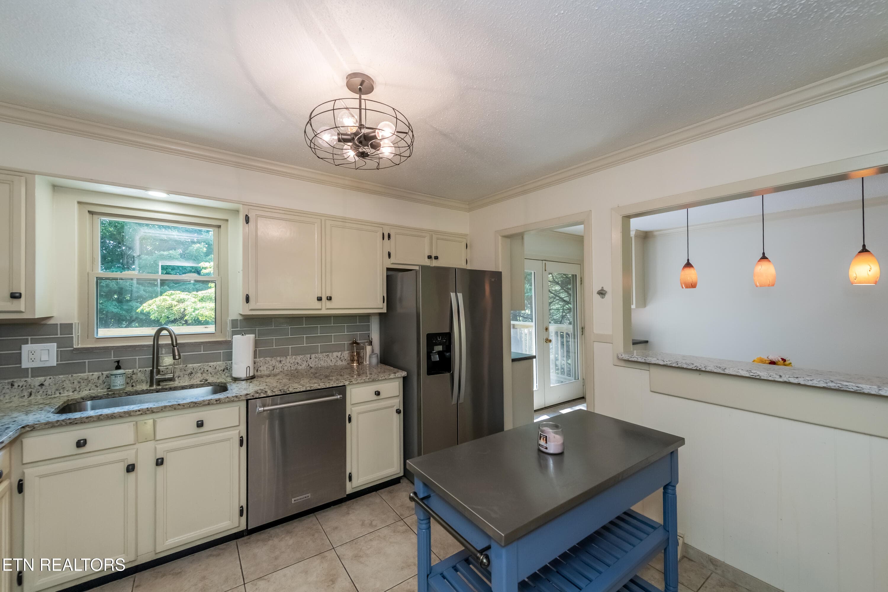 Stainless appliances,granite counter top - 11904 W Kingsgate Rd 2, Knoxville, TN 37934