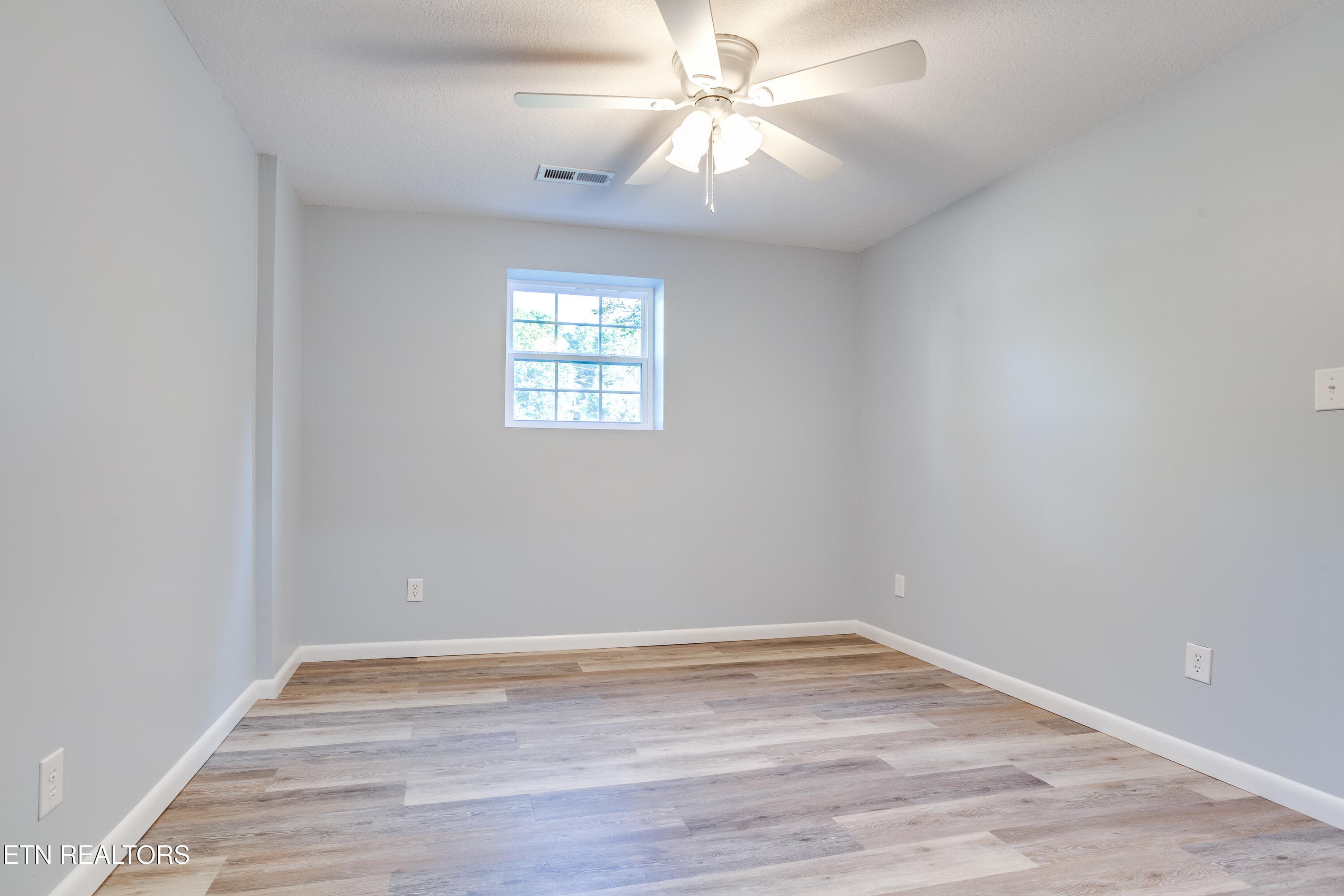 02620260905-1-3300KendallmacLnKnoxvilleT - 3300 Kendallmac Lane, Knoxville, TN 37931