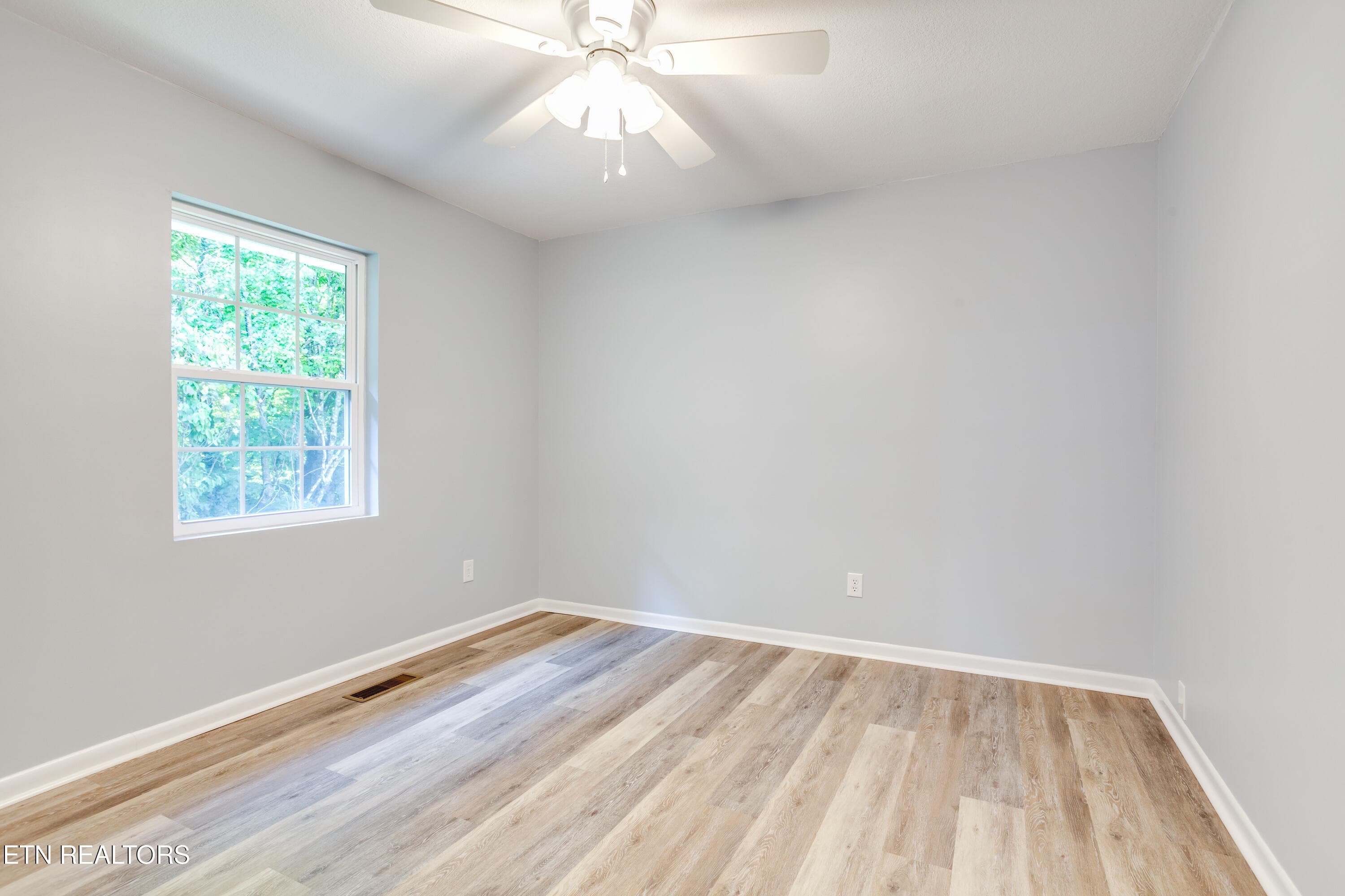 02120260905-1-3300KendallmacLnKnoxvilleT - 3300 Kendallmac Lane, Knoxville, TN 37931