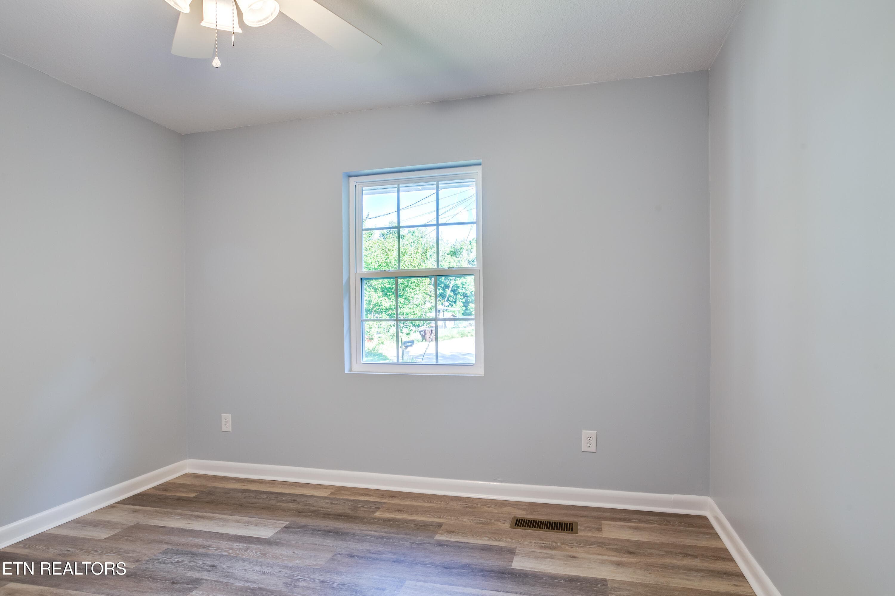 02420260905-1-3300KendallmacLnKnoxvilleT - 3300 Kendallmac Lane, Knoxville, TN 37931