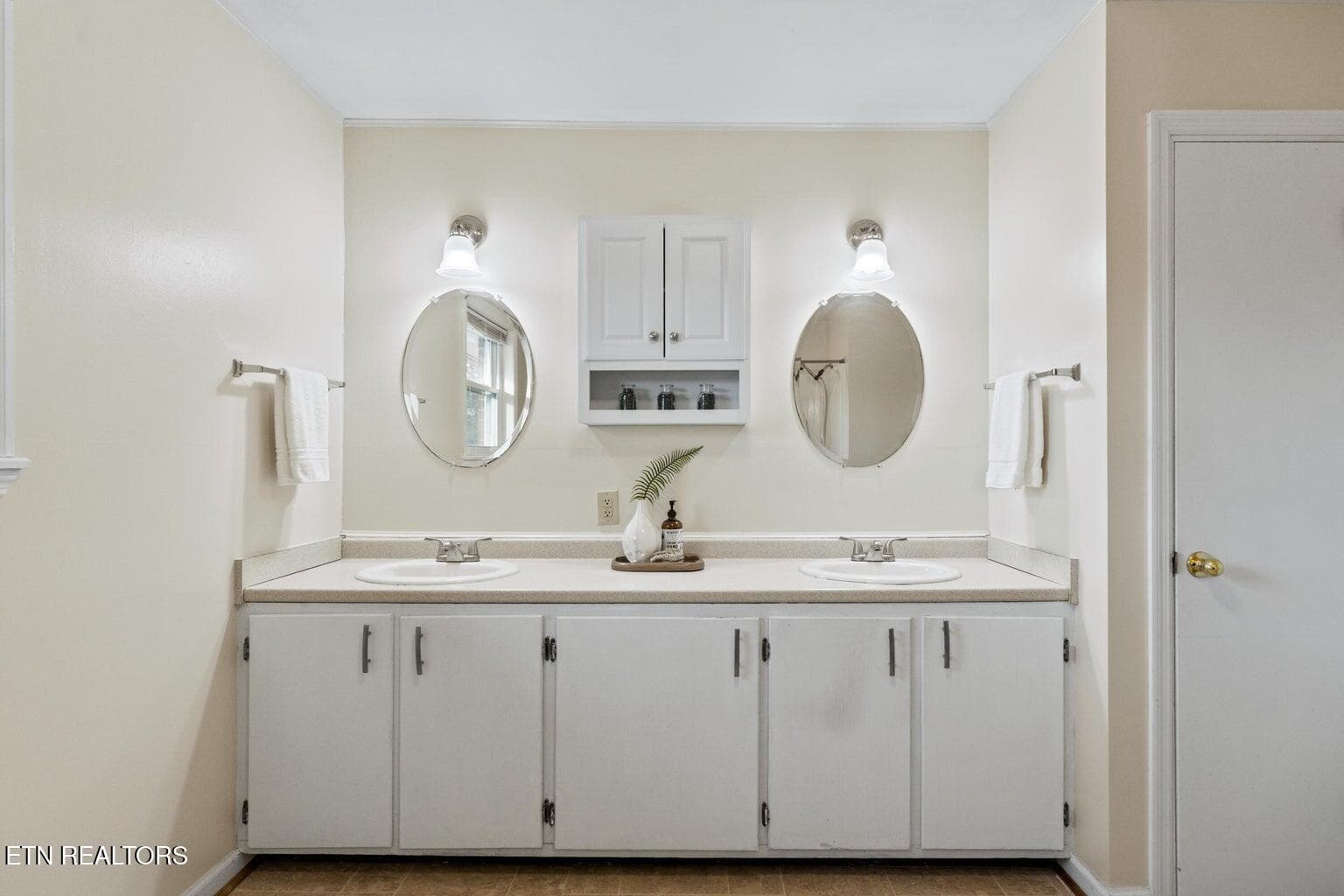 Guest Bathroom 3 - 128 NE Scott St, Charleston, TN 37310