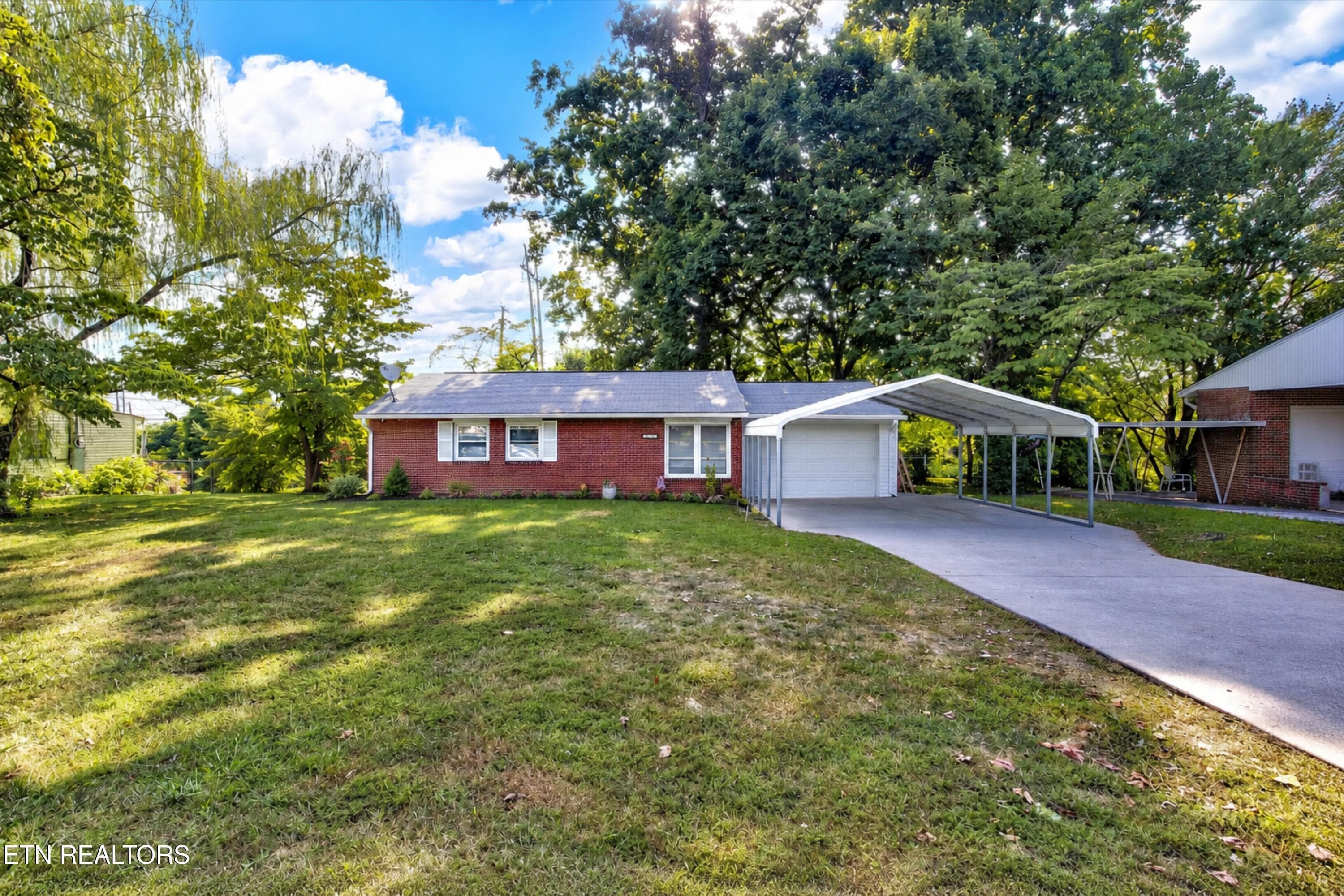 3720 Orangewood Rd, Knoxville, TN 37921