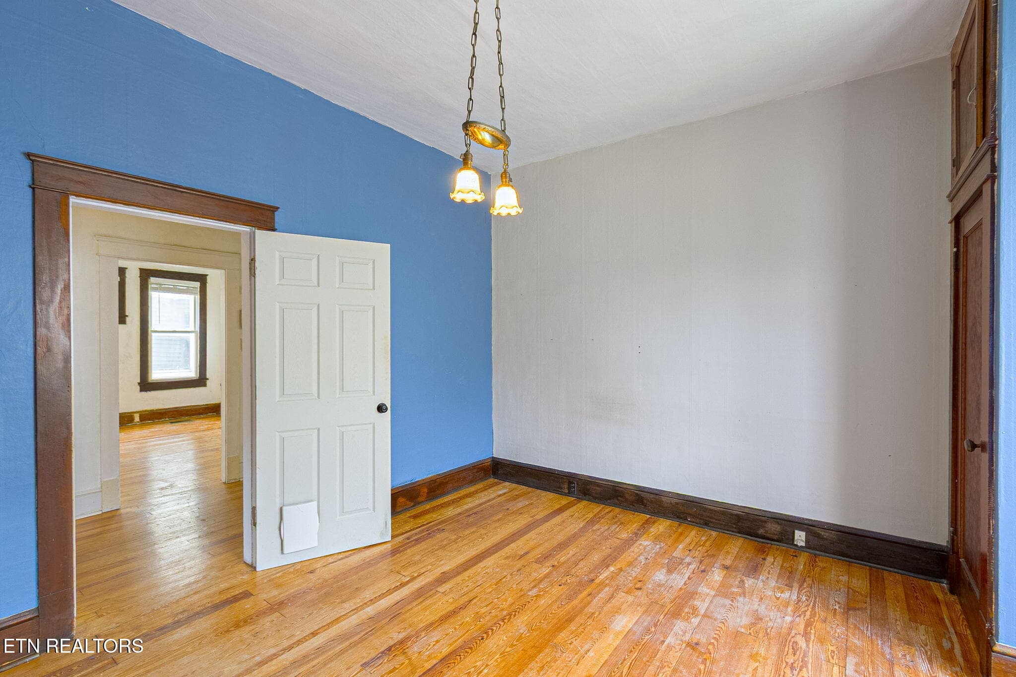 16-web-or-mls-016--FULL - 227 E Burwell Ave, Knoxville, TN 37917, Knoxville
