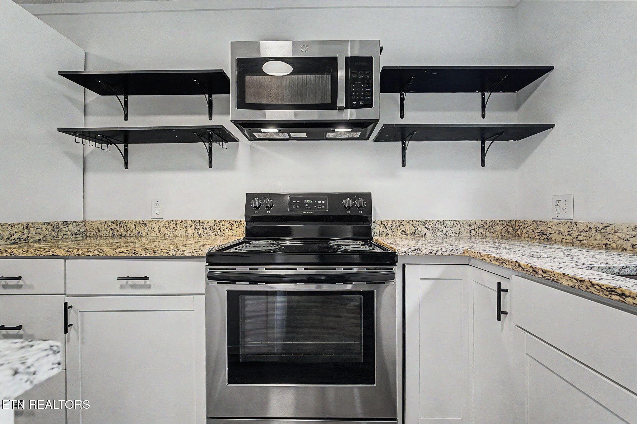3-web-or-mls-2800-lay-ave - 2800 Lay Ave, Knoxville, TN 37914, Knoxville