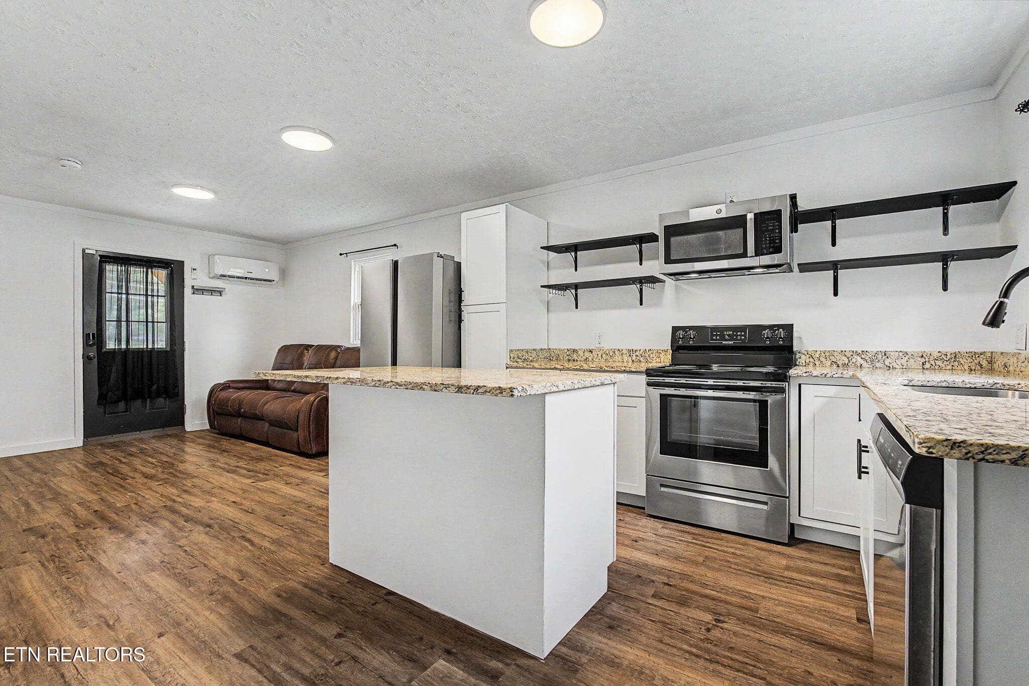 5-web-or-mls-2800-lay-ave - 2800 Lay Ave, Knoxville, TN 37914, Knoxville