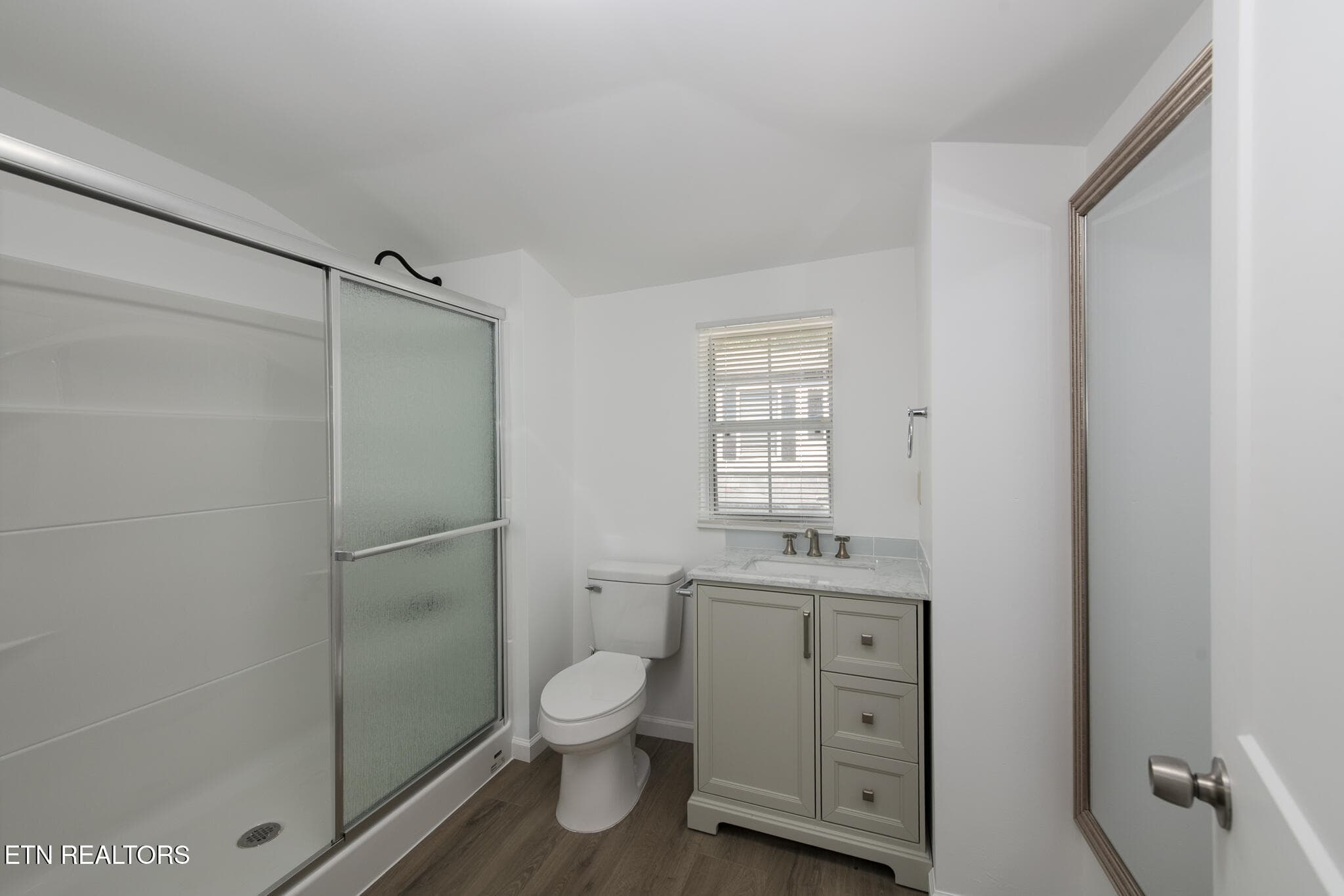 23_bathroom - 1612 Wilder Place, Knoxville, TN 37915