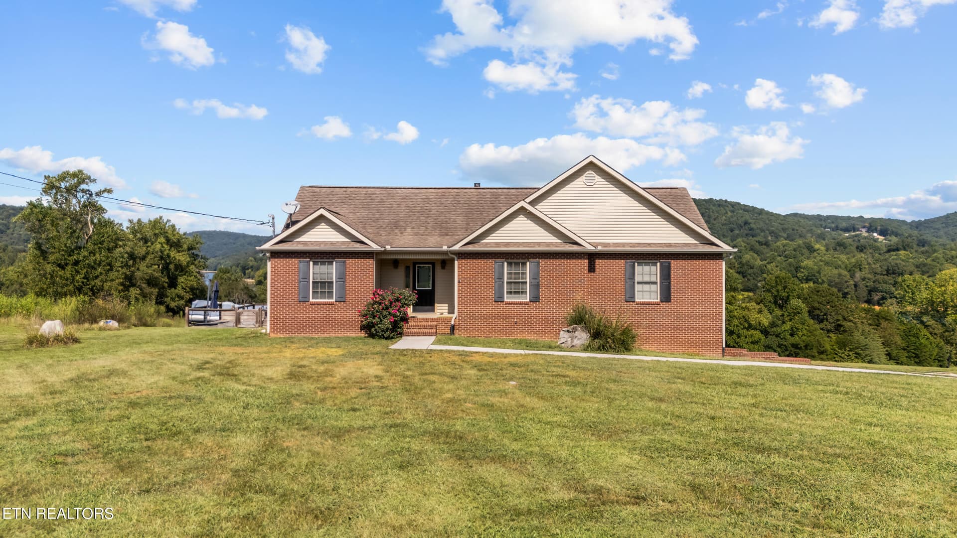 658 Stiner Rd, Sharps Chapel, TN 37866