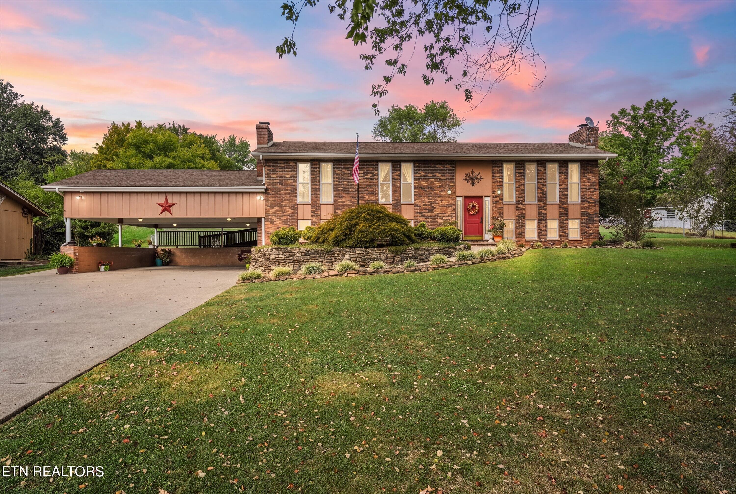 WELCOME HOME - 7314 Glastonbury Rd, Knoxville, TN 37931