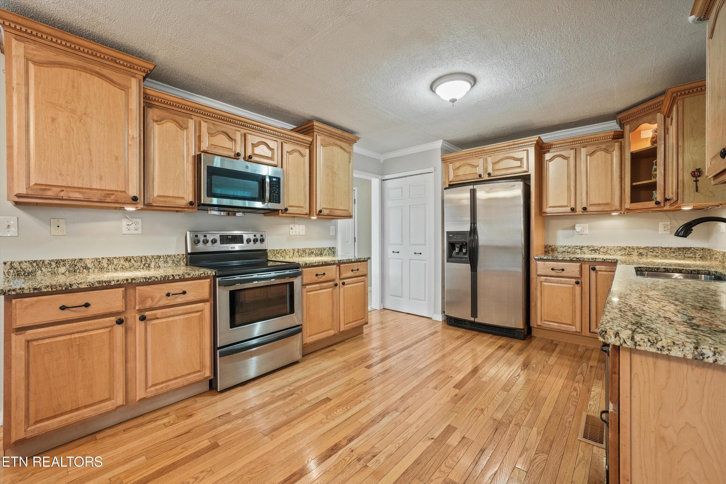 Custom Kitchen - 7314 Glastonbury Rd, Knoxville, TN 37931