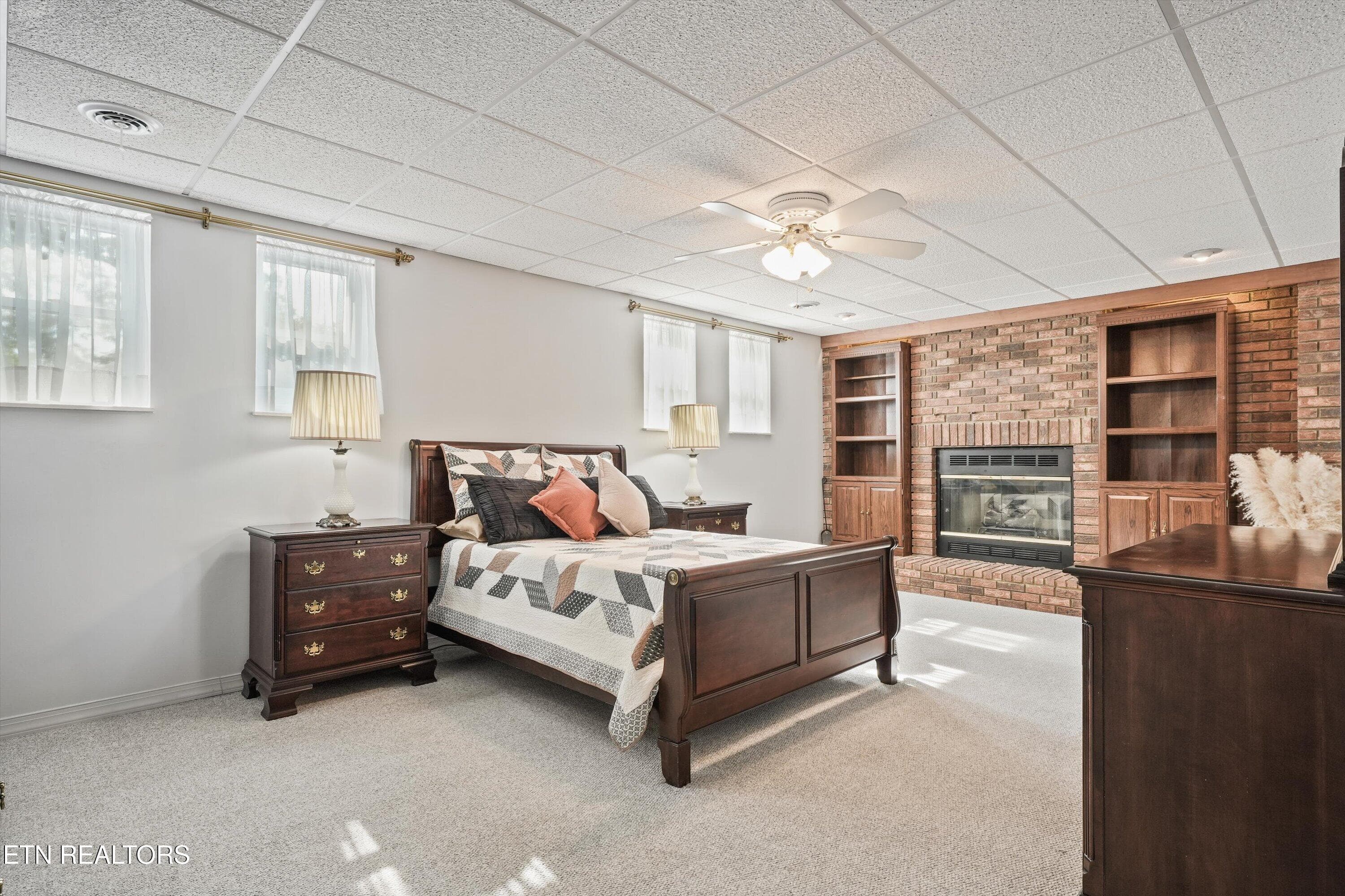 Spacious Bedroom Downstairs - 7314 Glastonbury Rd, Knoxville, TN 37931