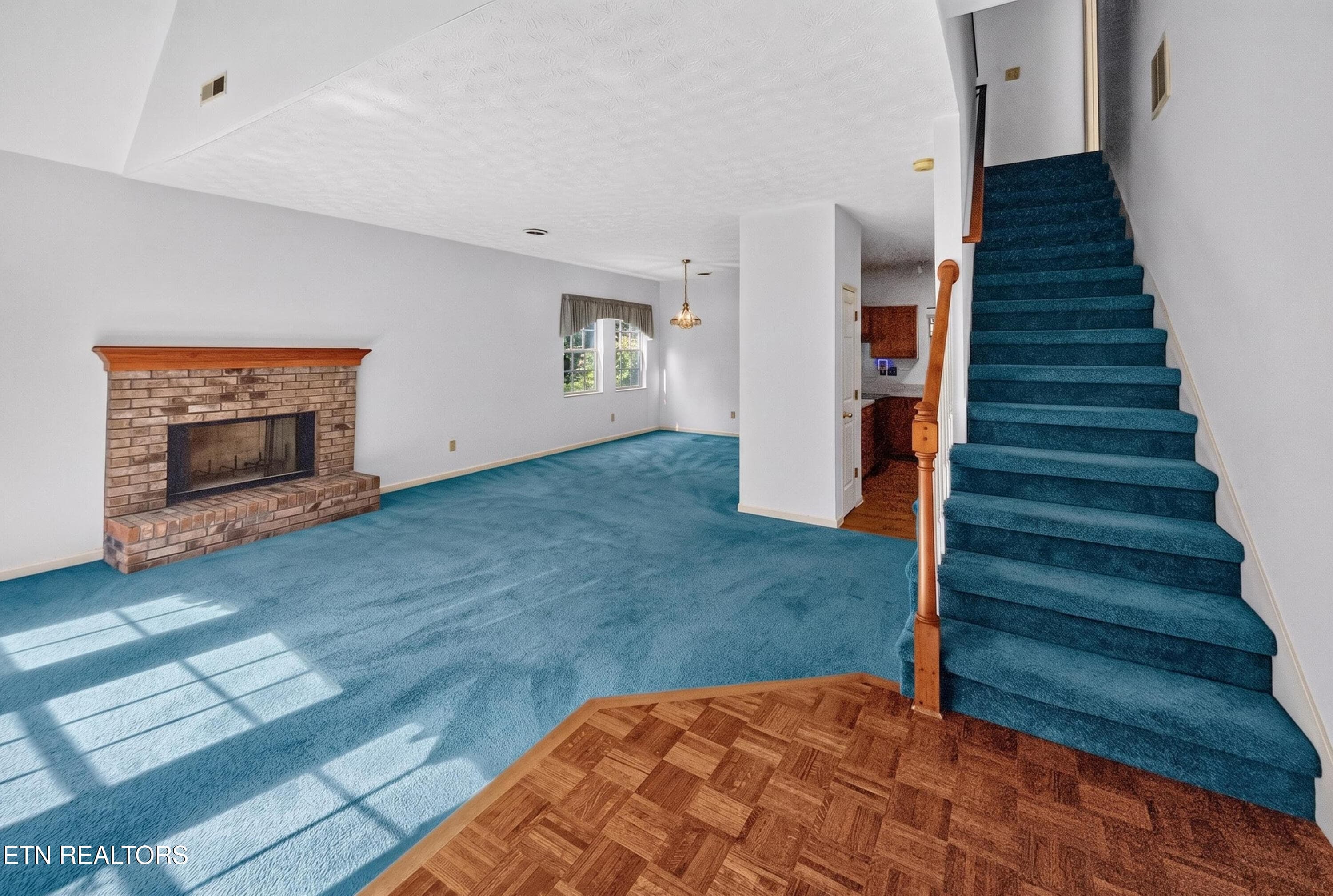 Living room - 1428 Pine Springs Rd, Knoxville, TN 37922