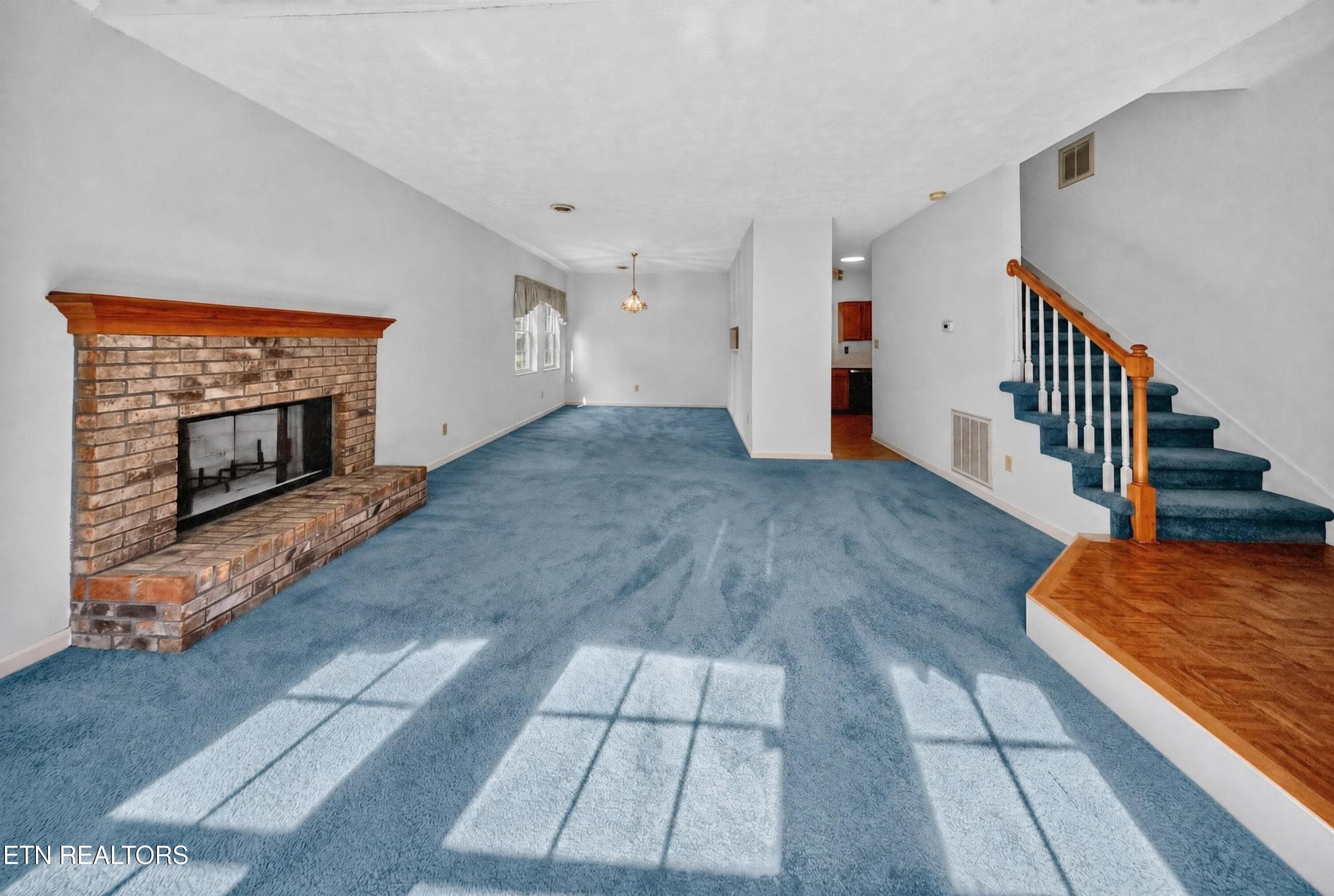 Living room - 1428 Pine Springs Rd, Knoxville, TN 37922