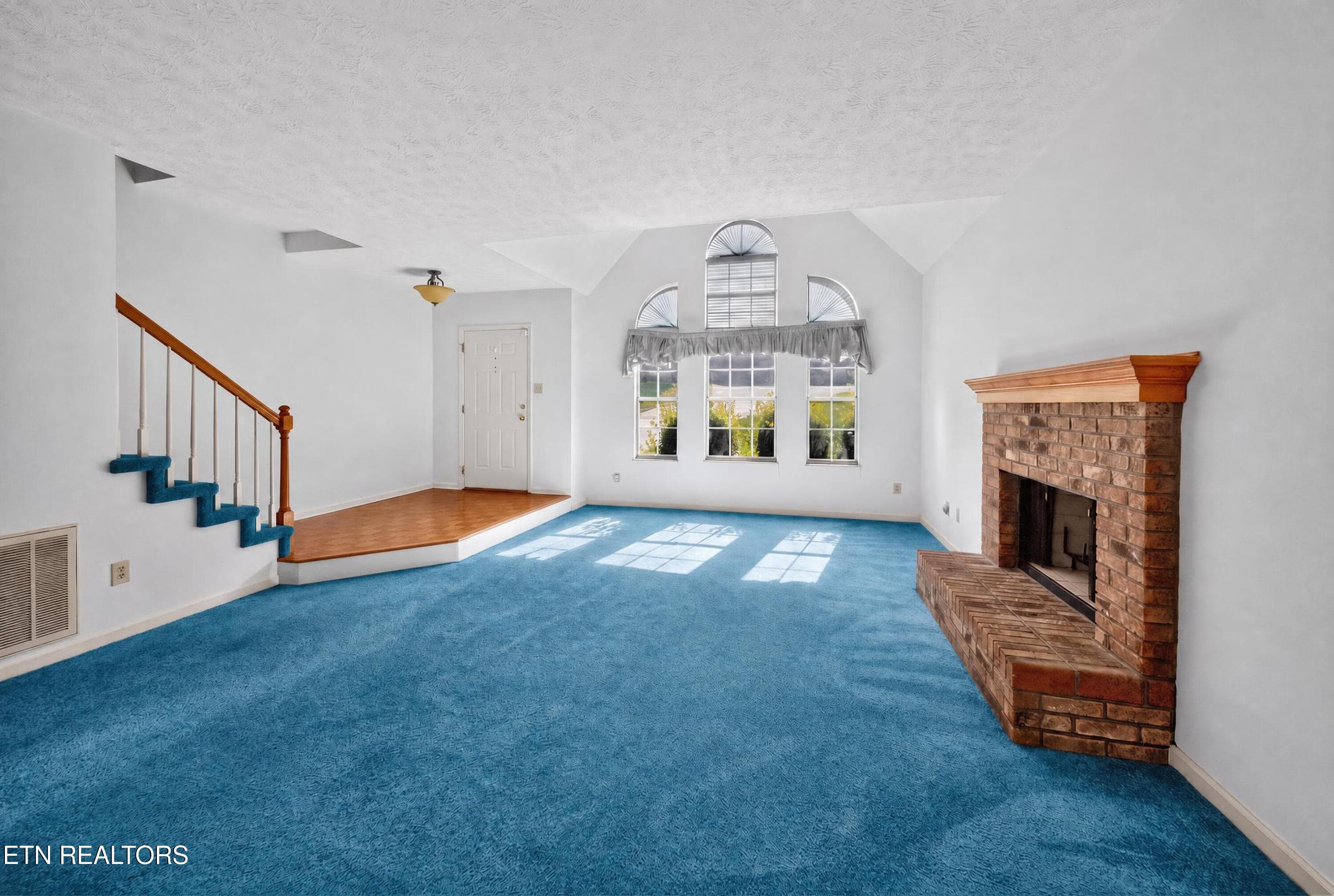 Living room - 1428 Pine Springs Rd, Knoxville, TN 37922