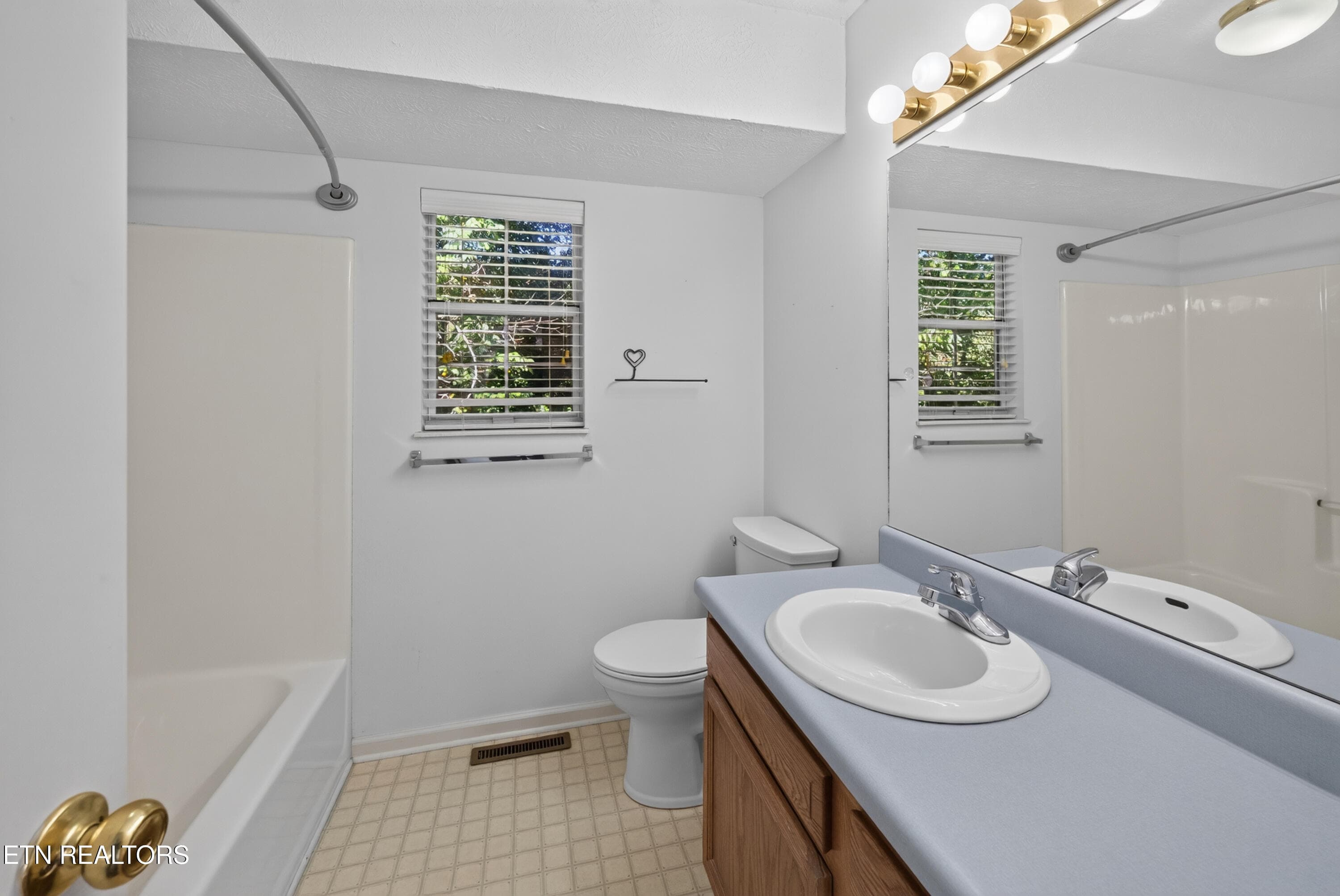 Primary Bath - 1428 Pine Springs Rd, Knoxville, TN 37922