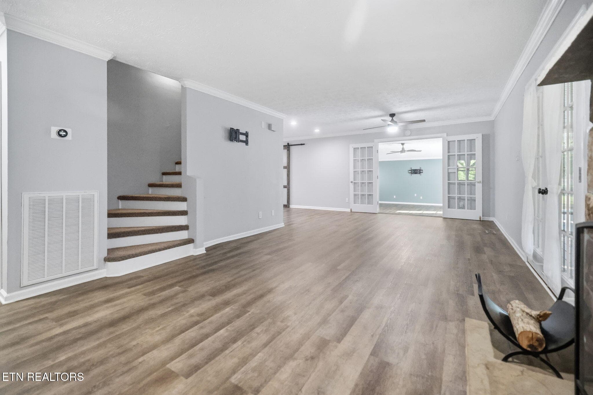 Spacious Front Room/DR - 7524 Inverrary Circle, Knoxville, TN 37918