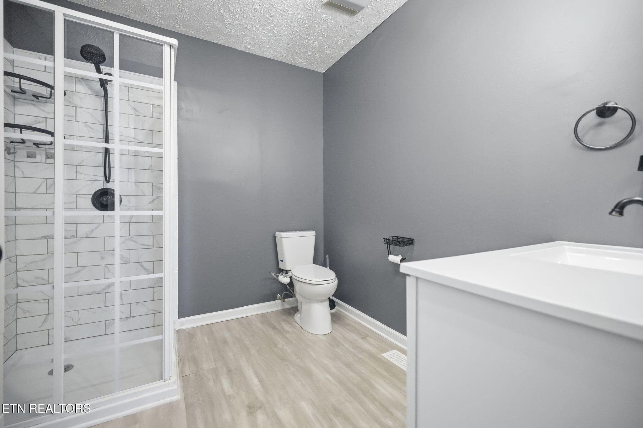 Updated Master Bath - 7524 Inverrary Circle, Knoxville, TN 37918