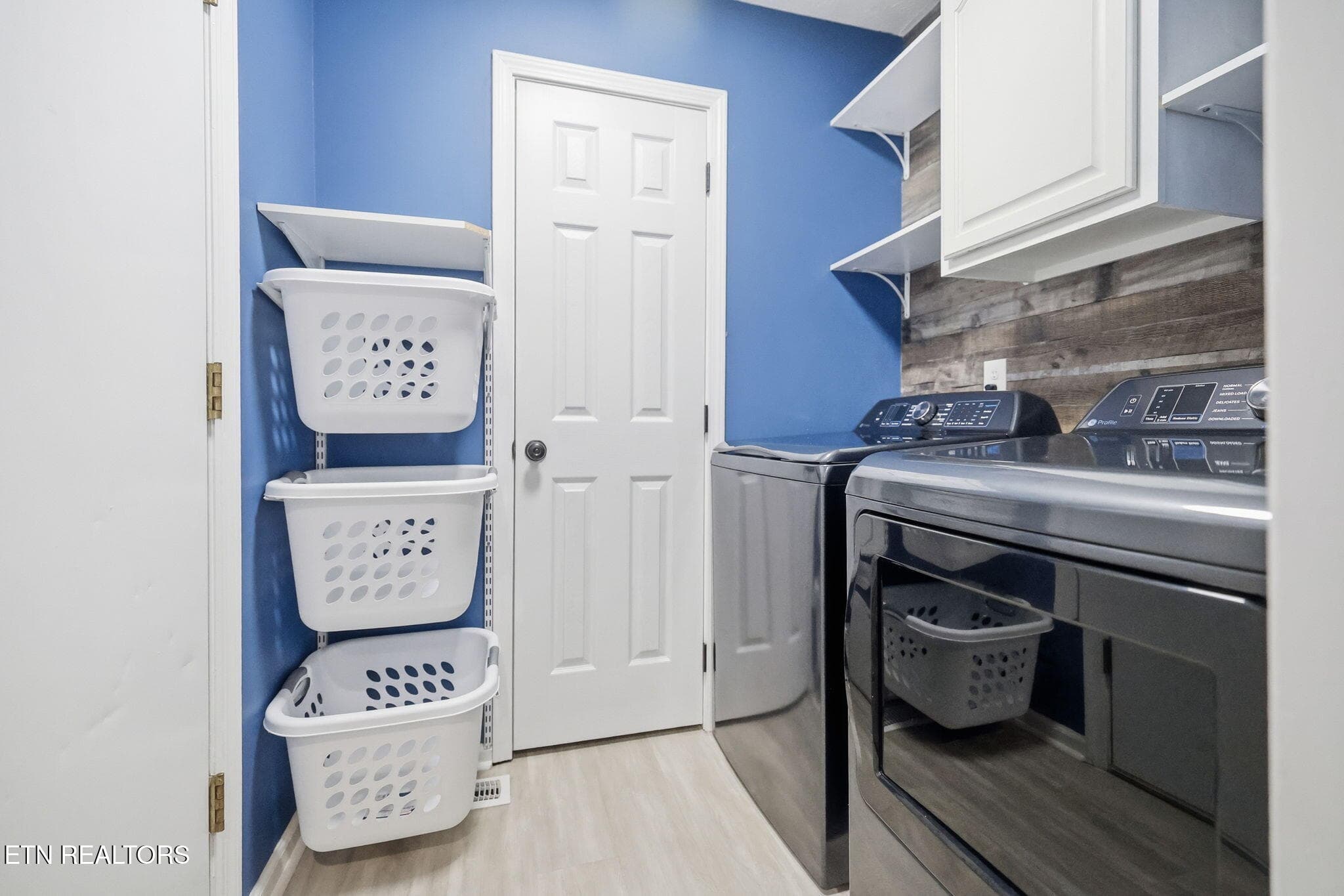 Washer/Dryer Remain - 7524 Inverrary Circle, Knoxville, TN 37918