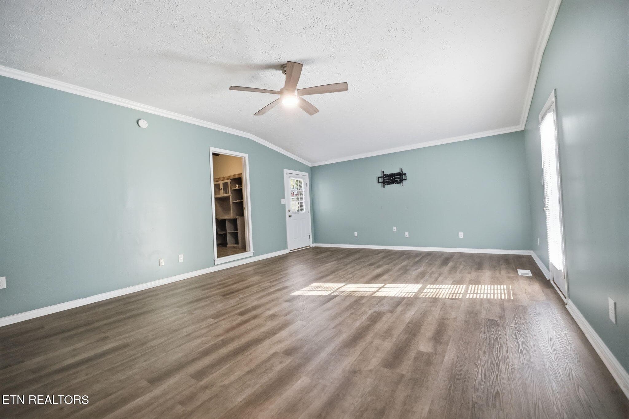 Lots of extra room! - 7524 Inverrary Circle, Knoxville, TN 37918