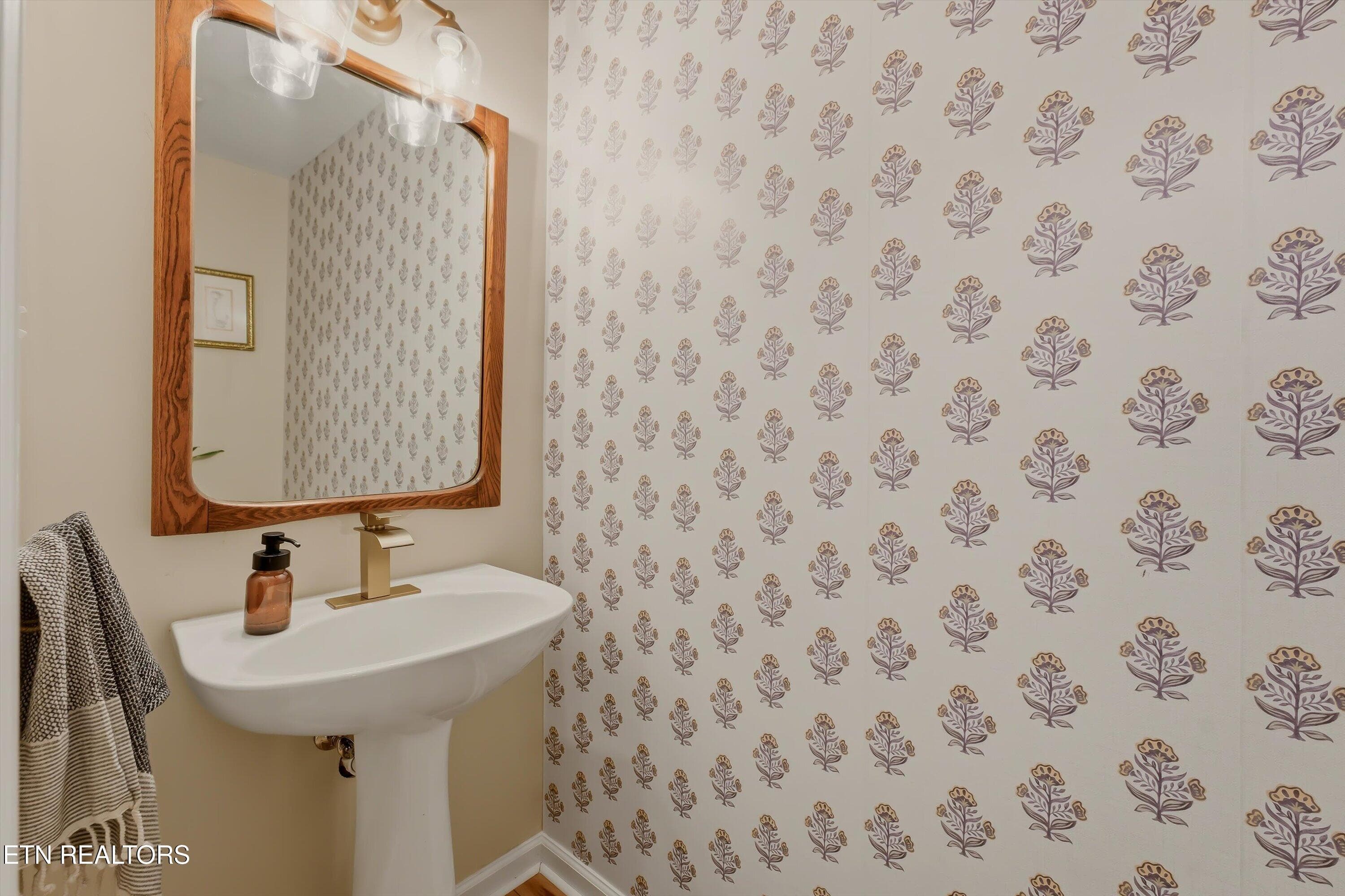 Downstairs Half Bathroom - 5838 Wall Flower Lane, Knoxville, TN 37924, Knoxville